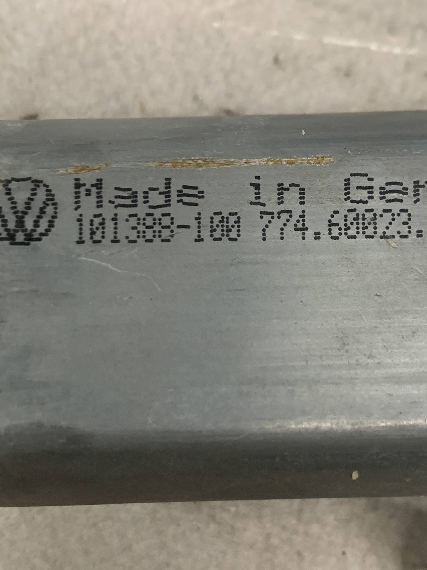 Моторчик склопідйомника заднього правого Volkswagen Golf IV, Bora 101388-100