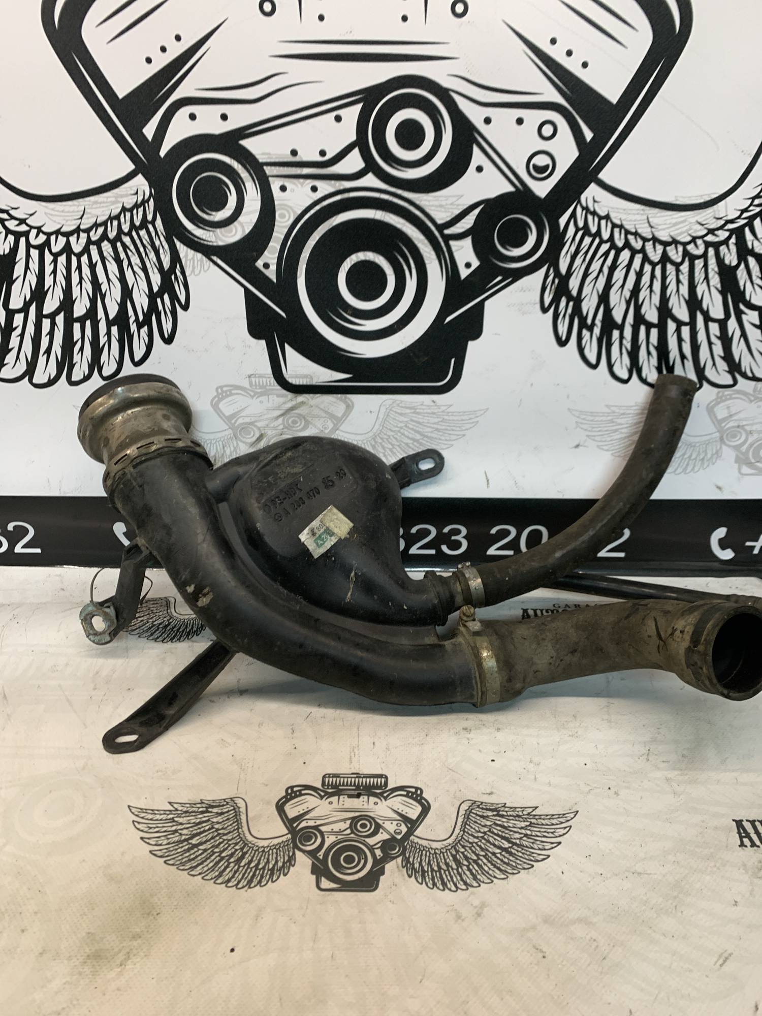 Заливна горловина Mercedes-Benz C-Class W203 a2034701520