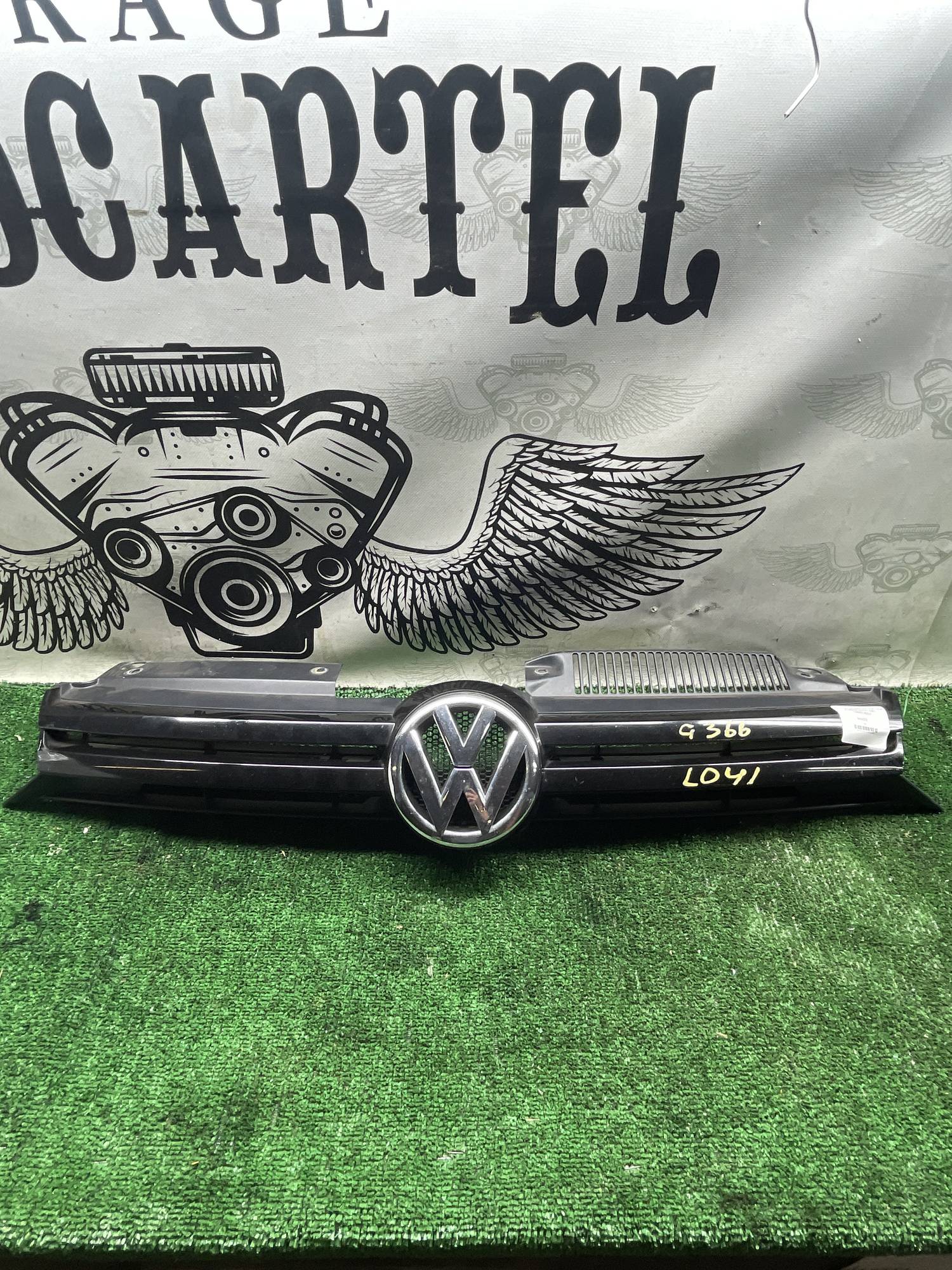 Решітка радіатора VW Golf 6 2008-2013 L041 1k9853651