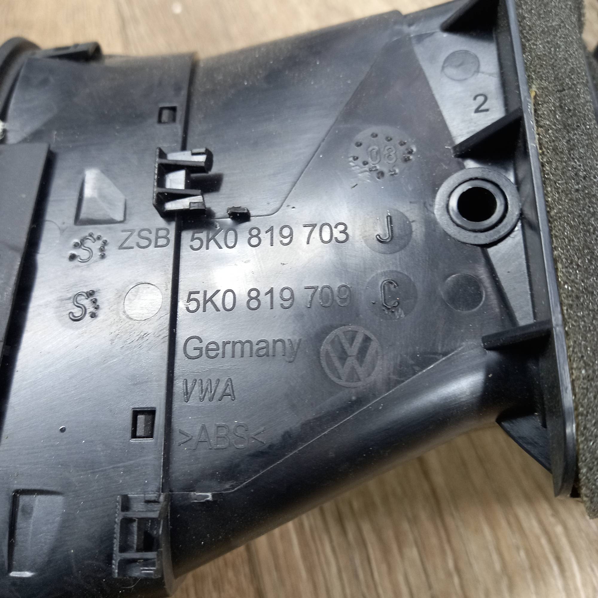 Дефлектор вентиляції левий 5k0819703 vVW Golf 6 08-13 оригинал