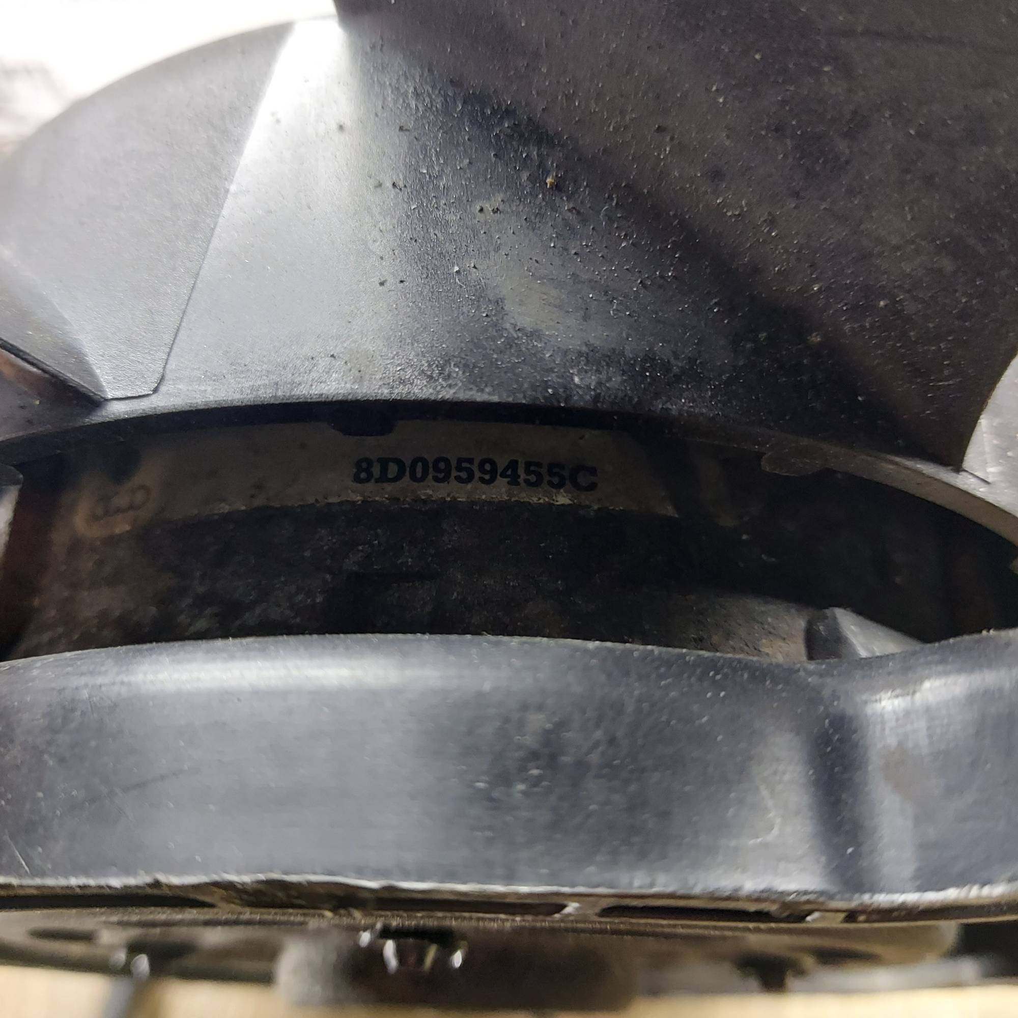Вентилятор охолодження радіатора Volkswagen Sharan 8D0959455C