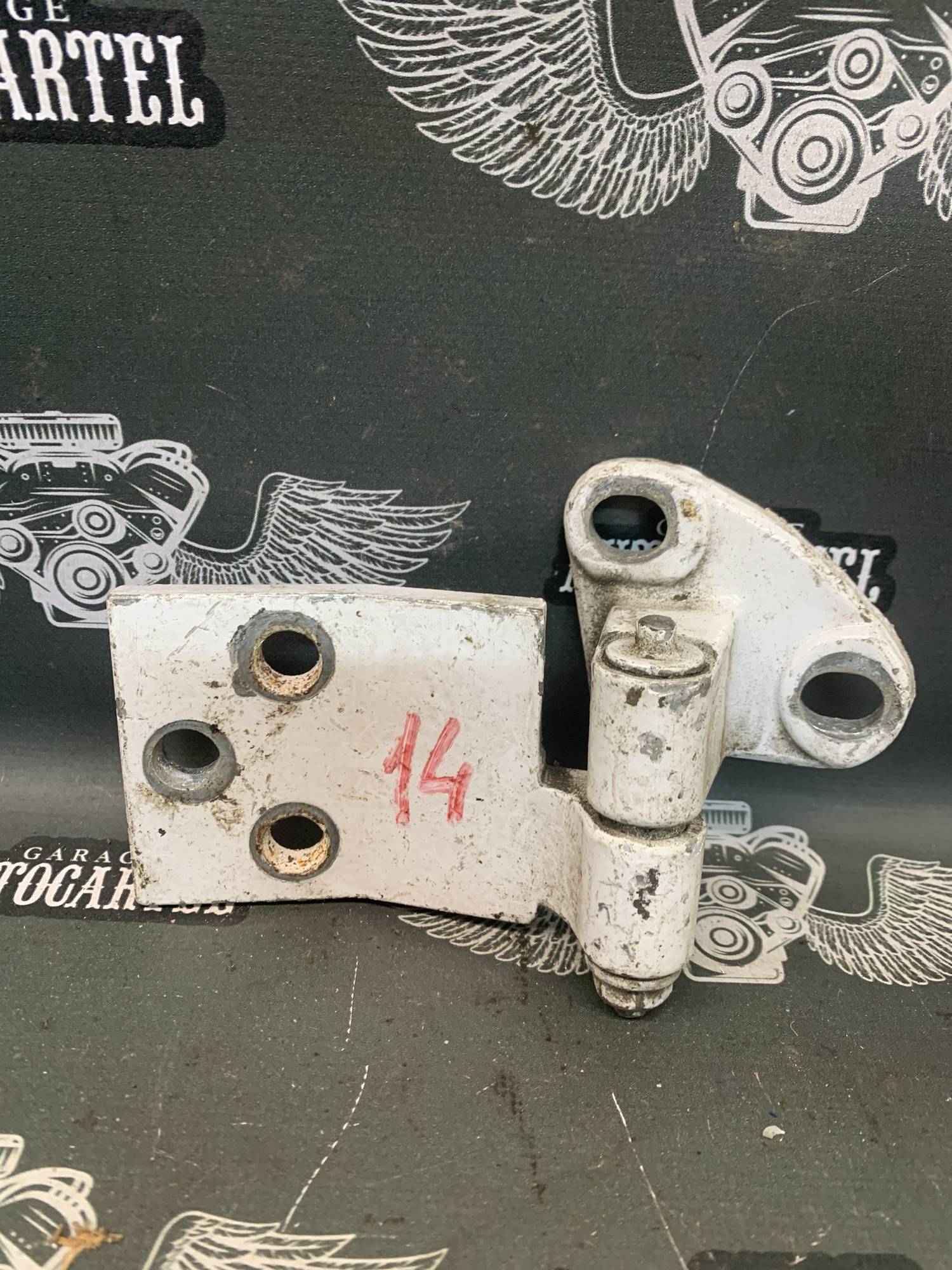 Петля дверки Mercedes Vito w638 2100000620425