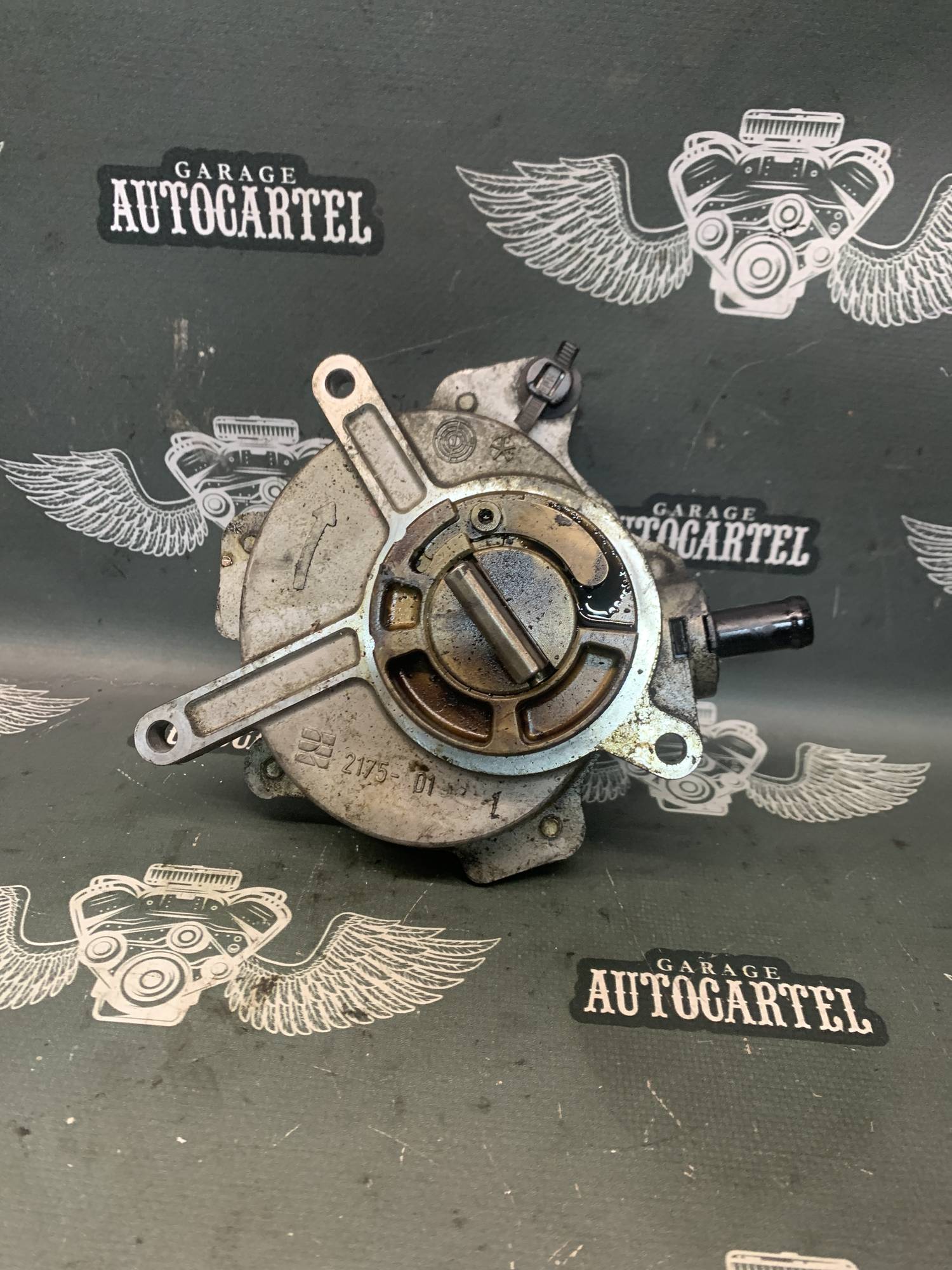 ВАКУУМ НАСОС AUDI A4 B6 2.0 FSI 06d145100d