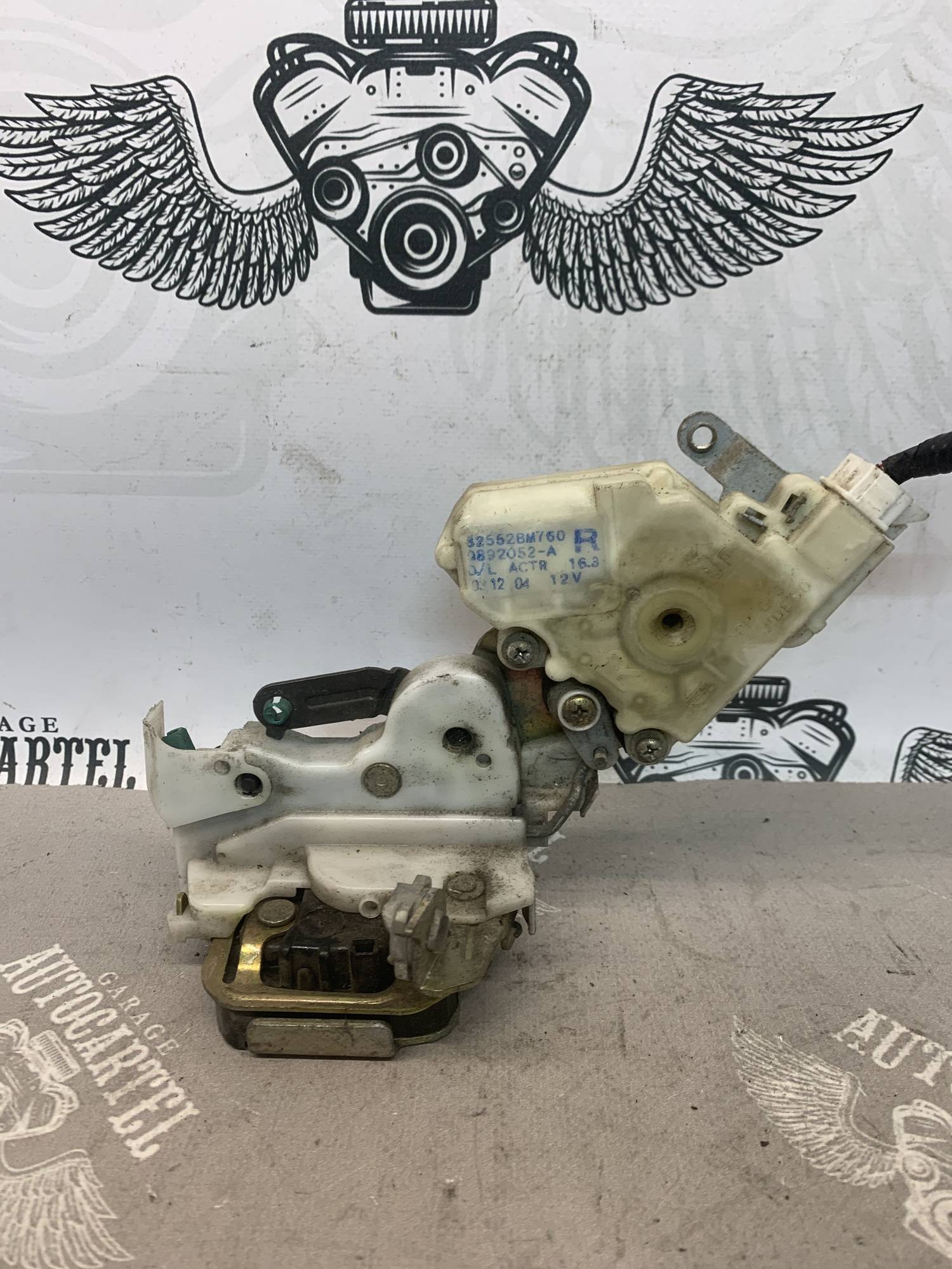 Замок двері задній правий Nissan Almera Tino 2pin 82552bm760