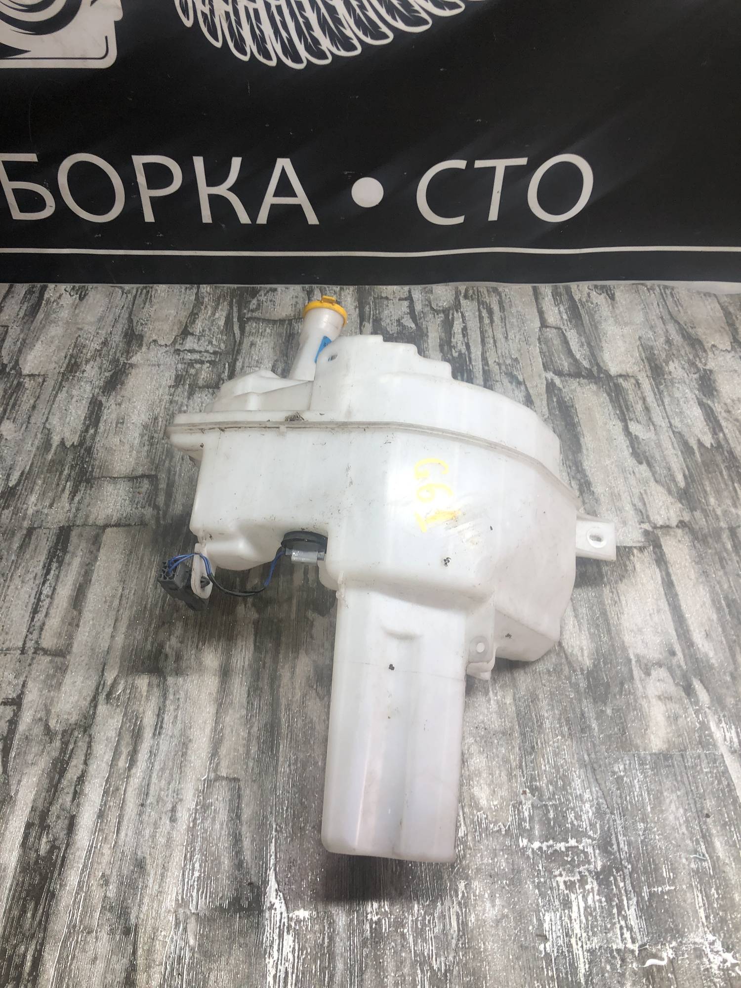 860142-728 Бачок омивача скла,фар Mazda 5