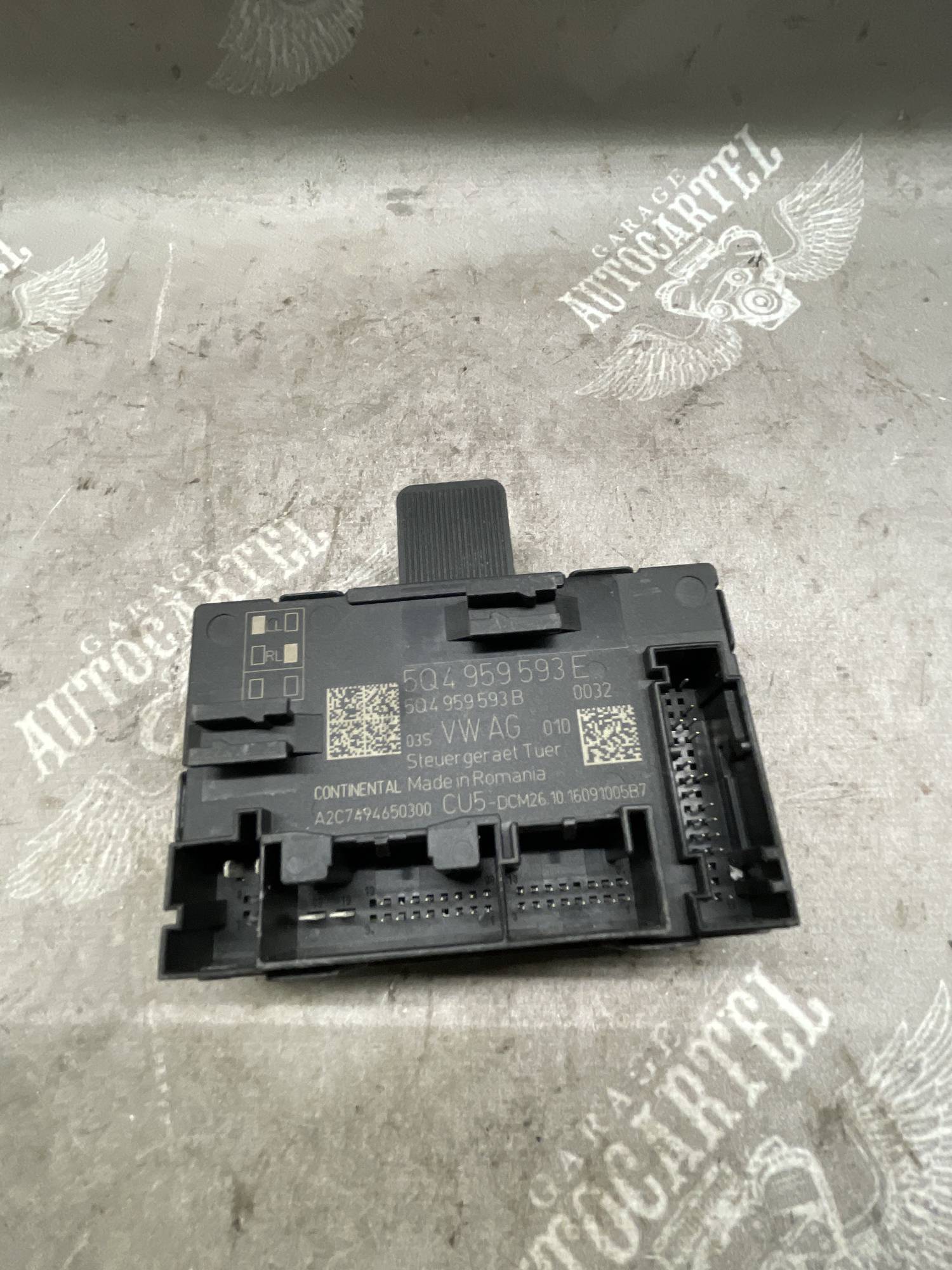 Блок керування дверей передньої лівої skoda octavia a7 5q4959593e