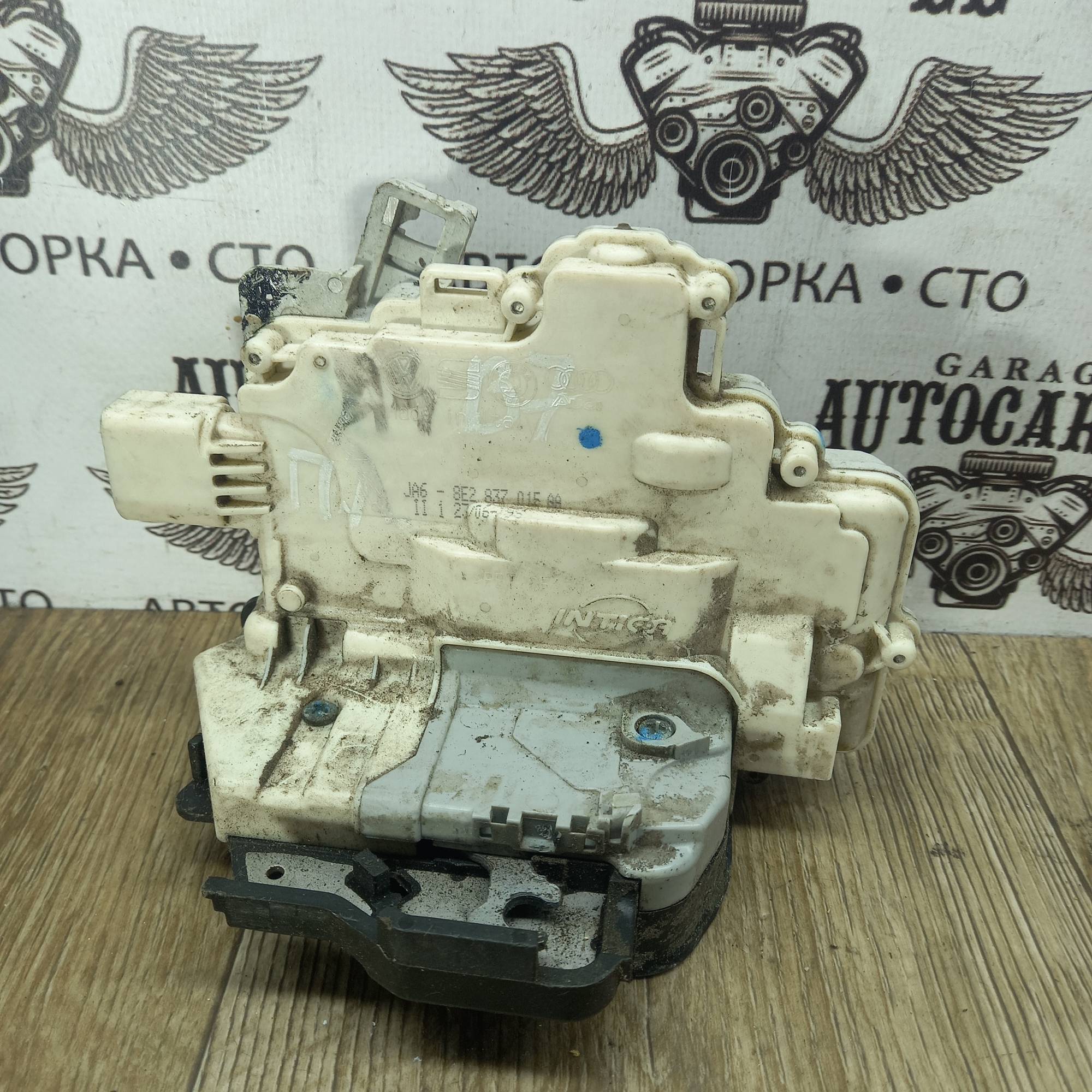 Замок дверки передньої лівої Audi A4 B7 8 pin 8E2837015AA