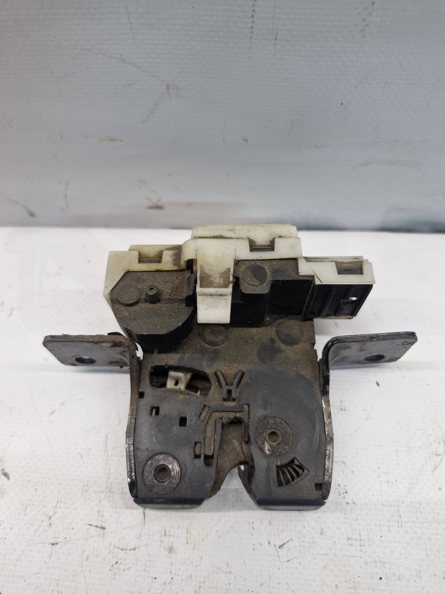ЗАМОК БАГАЖНИКА 8200076240 ДЛЯ RENAULT MEGANE (II) 03-09