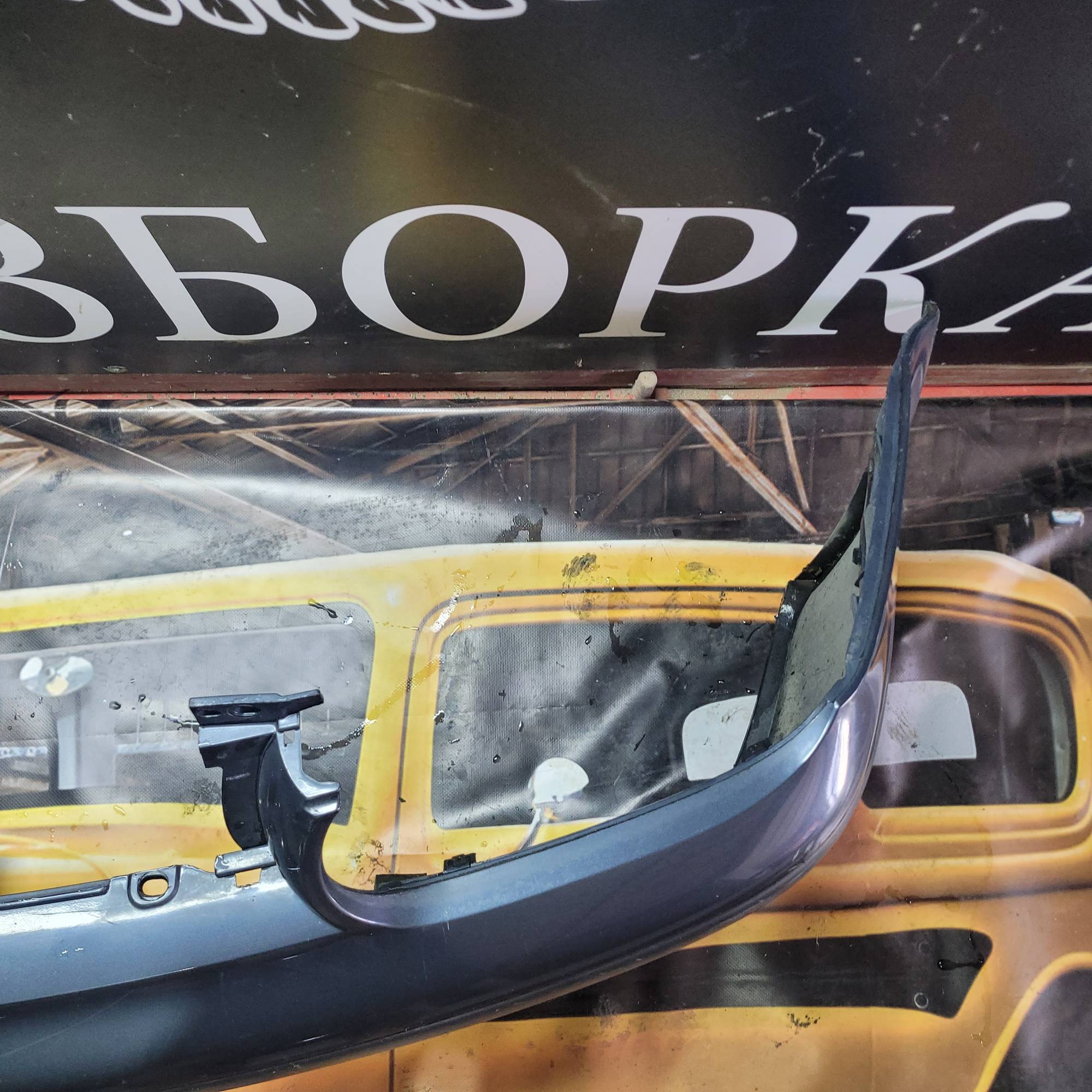 Бампер передній Volkswagen Golf 4 21408991