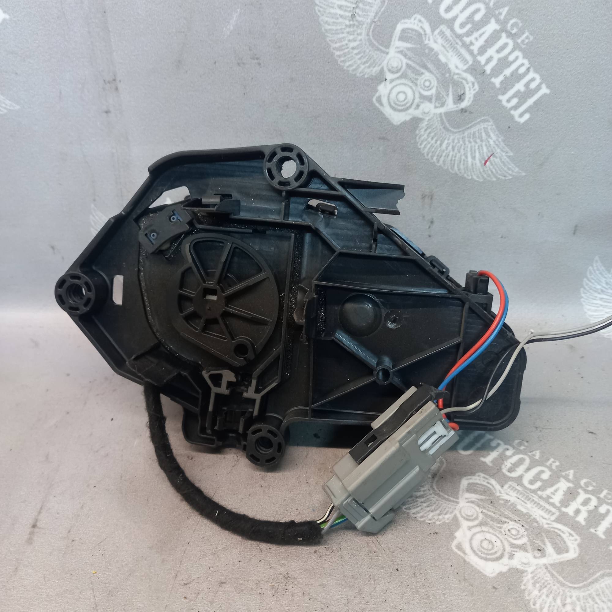 Доводчик дверки багажника Ford C-max MK2 13-18 am5115790ae