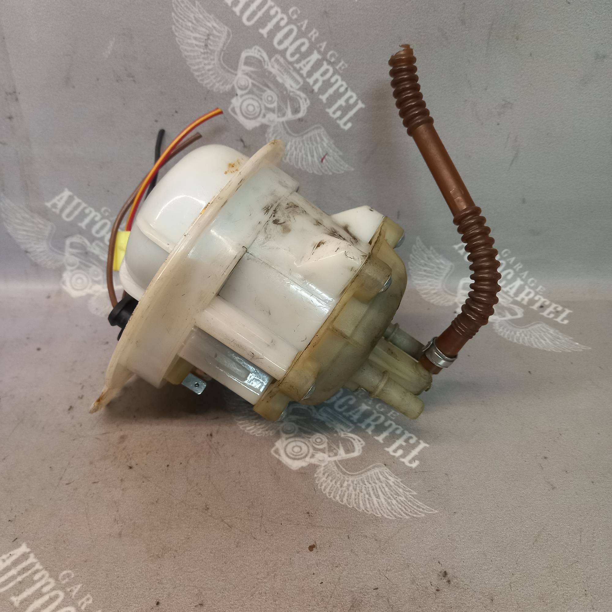 Фільтр паливний VW Touareg 3,2-4,2 02-10 7l0919679