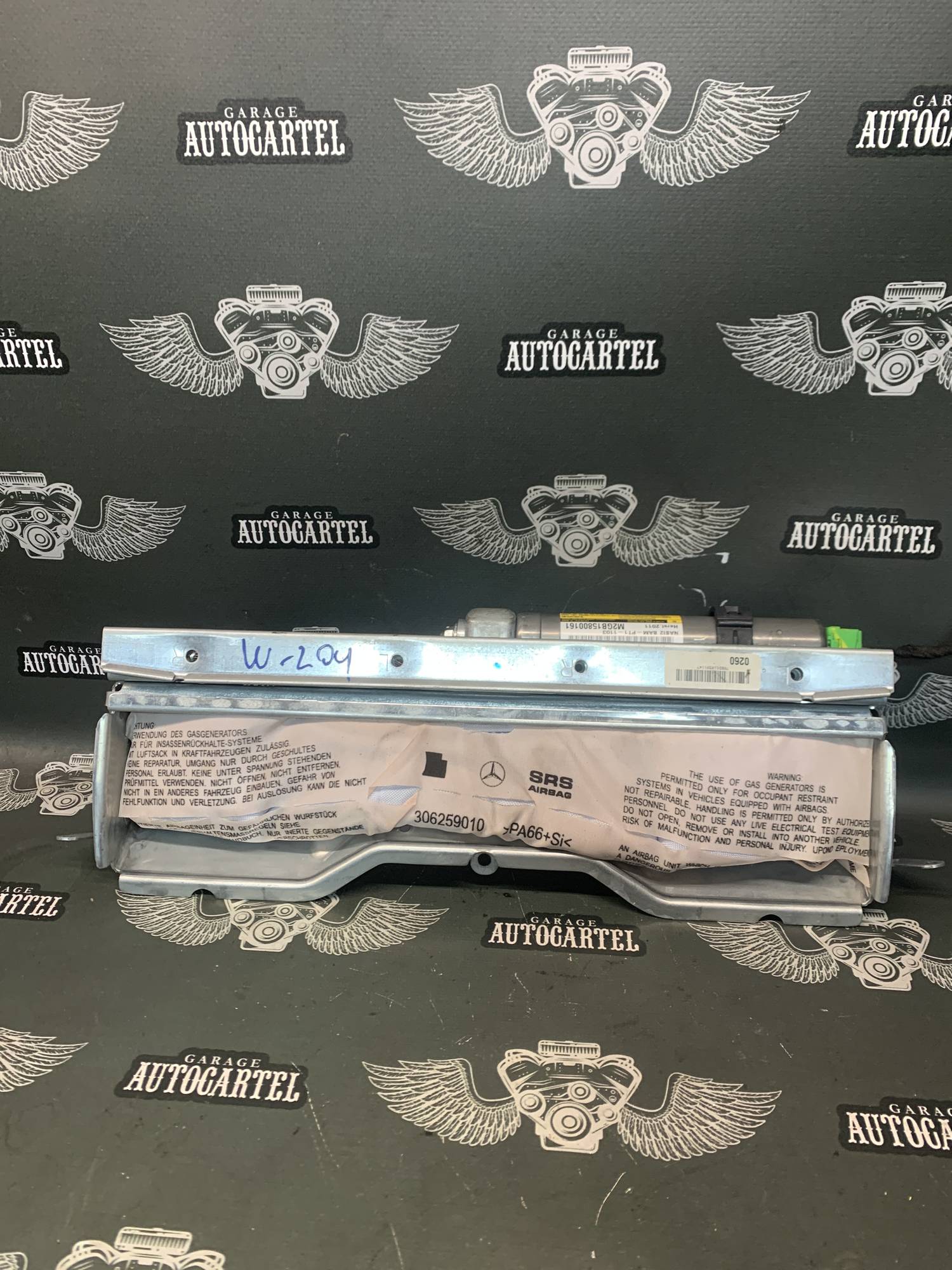 Airbag подушка безпеки для колін Mercedes C klass 305669599-AR w204