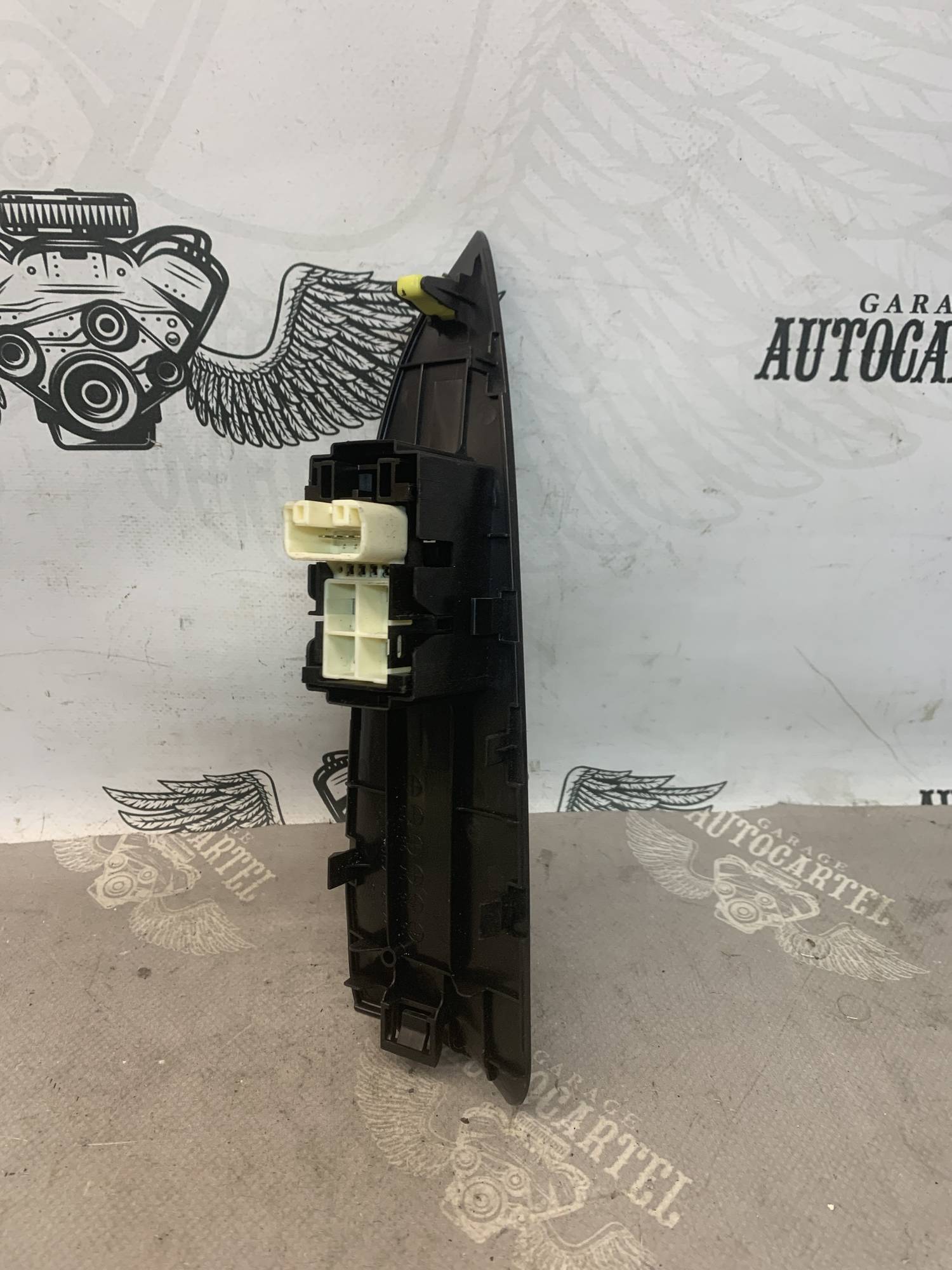 Кнопка склопідйомника задн. прав. TOYOTA RAV4 74271-42010
