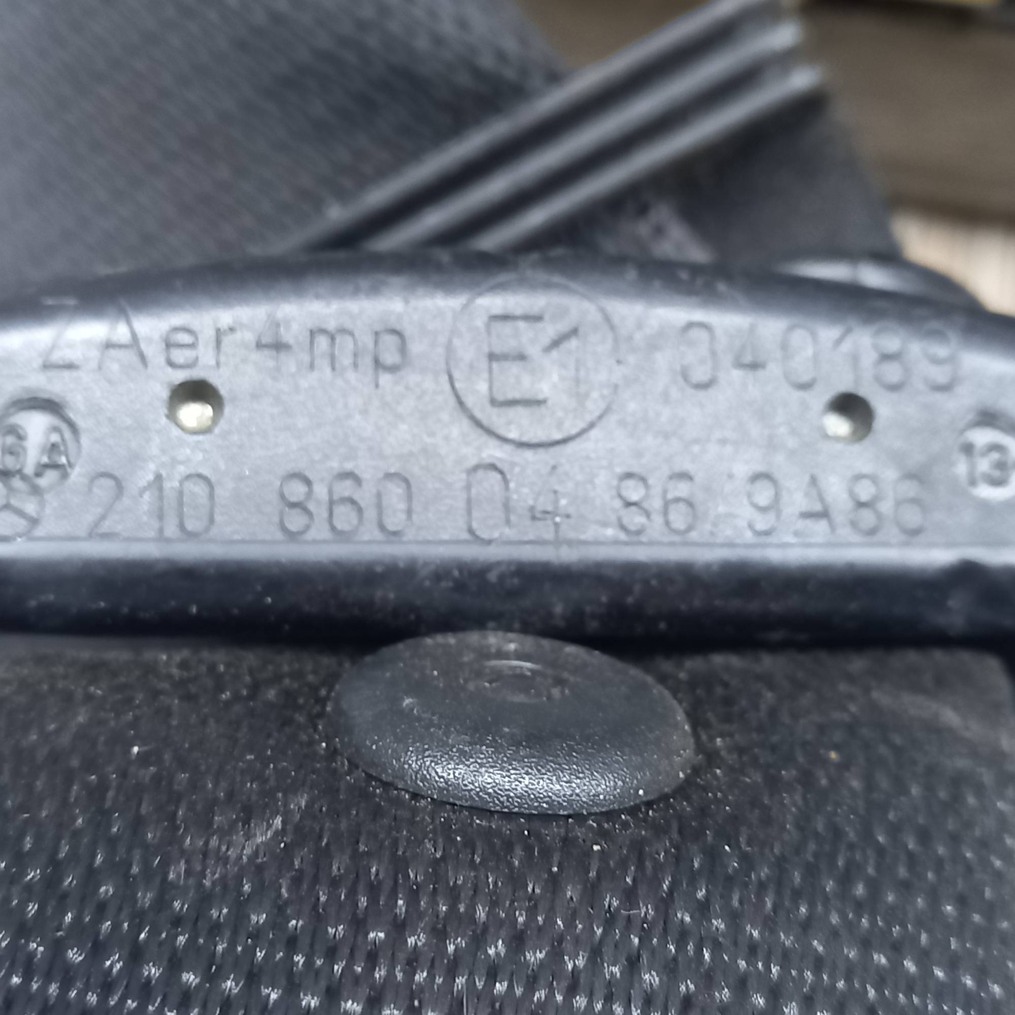 Ремінь безпеки задній правий Mercedes-Benz A2108600485 9A86 E-Class W210 2108600486