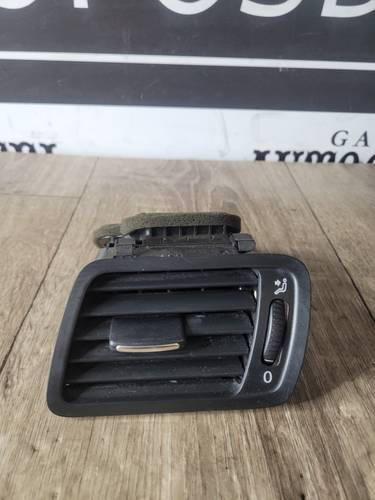 Воздуховод правий VW Passat 05703-001 / 3C1819701 E