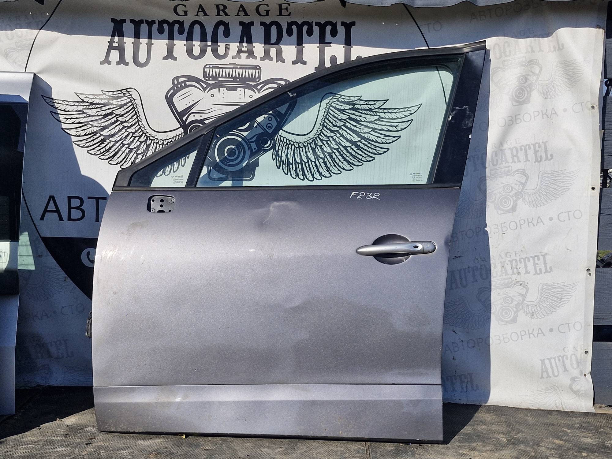 Дверка передня ліва Renault Scenic 3 2009—2015 21694325