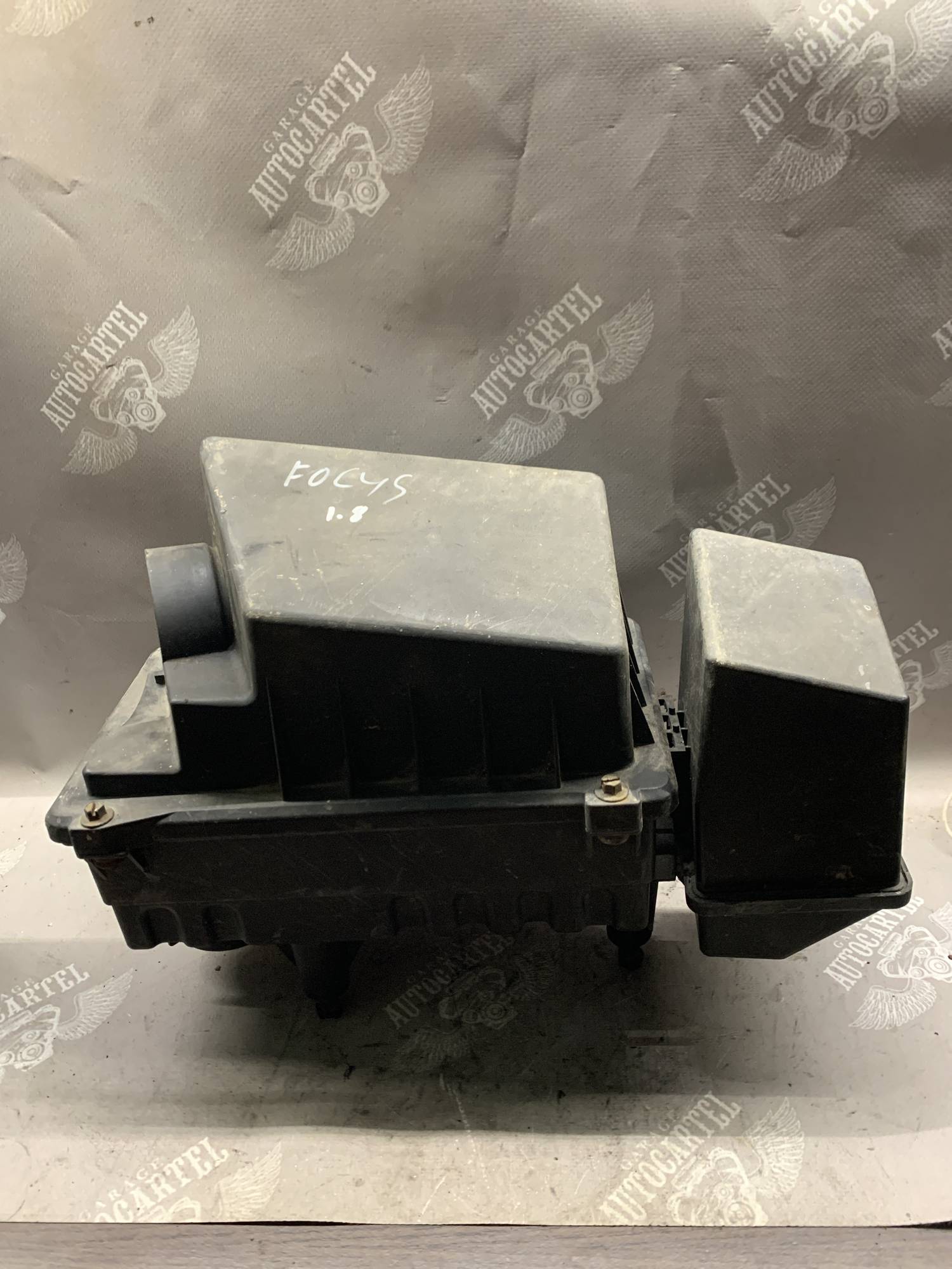 корпус повітряного фільтра ford focus mk1 ys4x9600aa