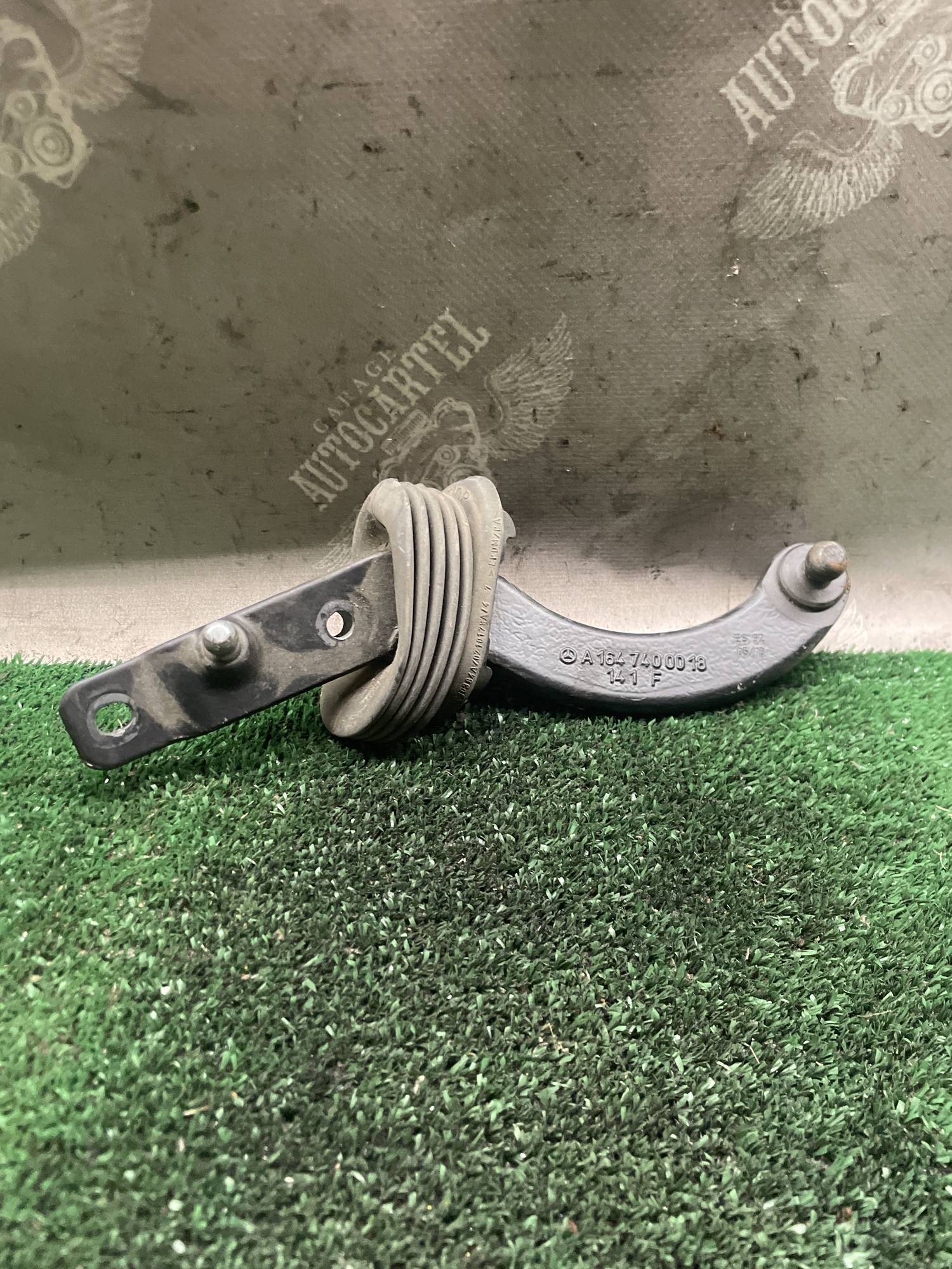 Петля кришки багажника Mercedes W164 a1647400018