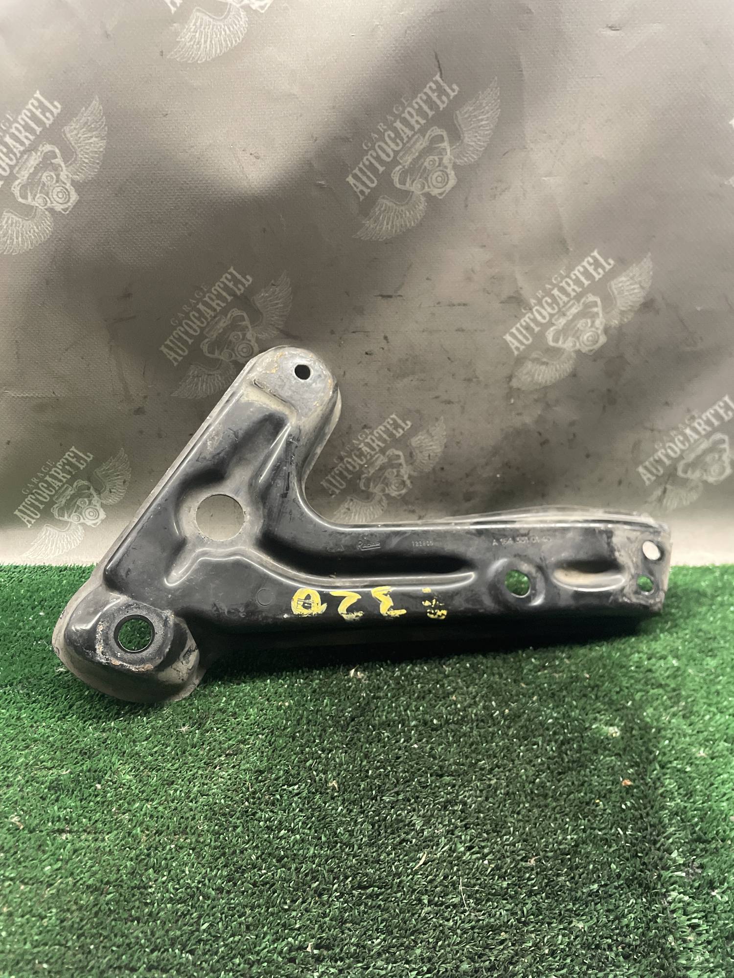 Кронштейн передньої лівої балки Mercedes ML GLE W164 a1643310140