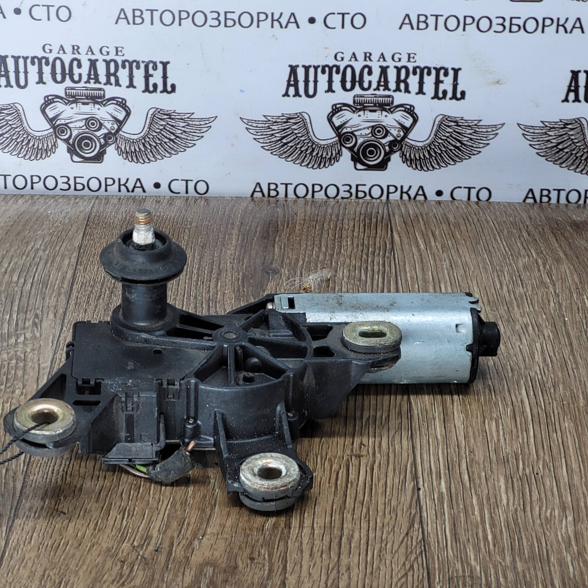 1u9955711 Моторчик склоочисника Skoda tour
