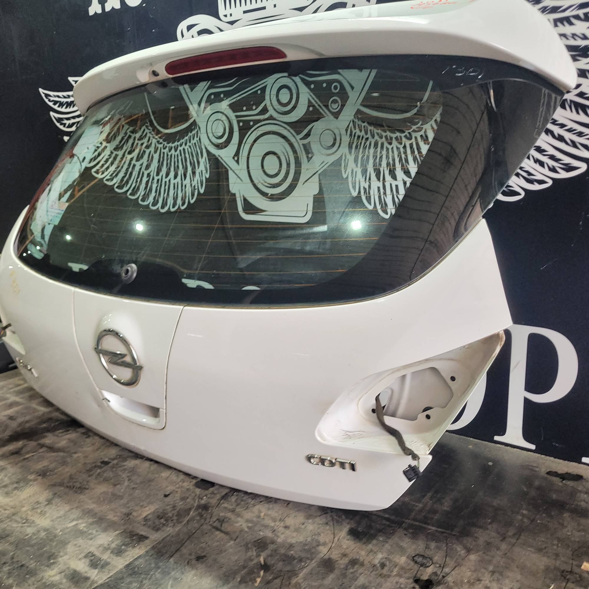 Кришка багажника задня ляда Opel astra j хетч 21466472