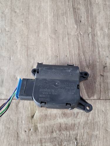 МОТОРЧИК ЗАСЛОНКИ ПЕЧКИ VW GOLF V 03-09 1K1907511G