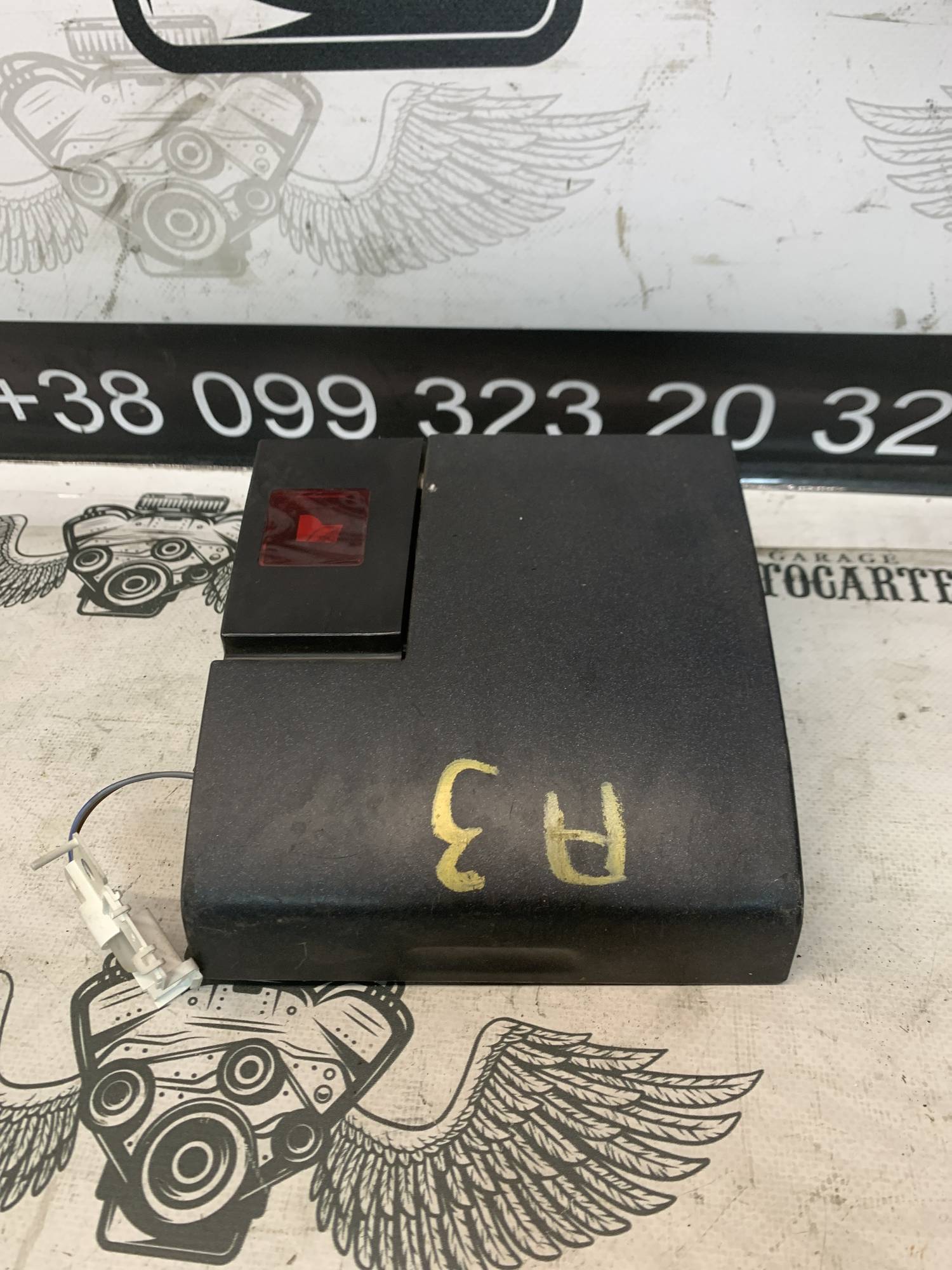 Попільничка передня (В центральну консоль) Audi A3 8L 8l0857951