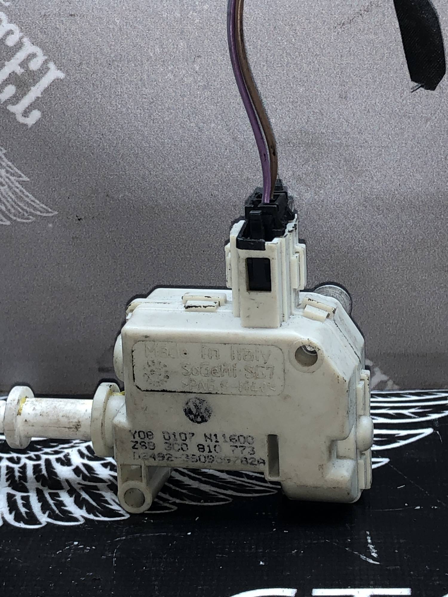 Привід замка лючка бака 3C0810773 VW PASSAT B6 05-10 3C0810773