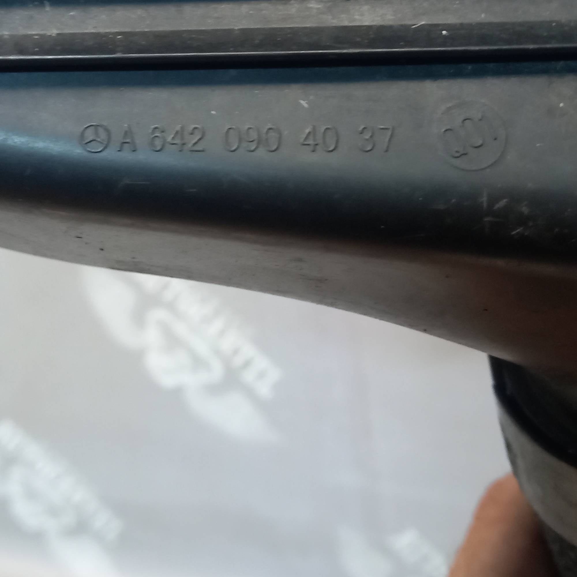 Дефлектор забірник повітря MERCEDES GLK X204 3.0CDI a6420904037