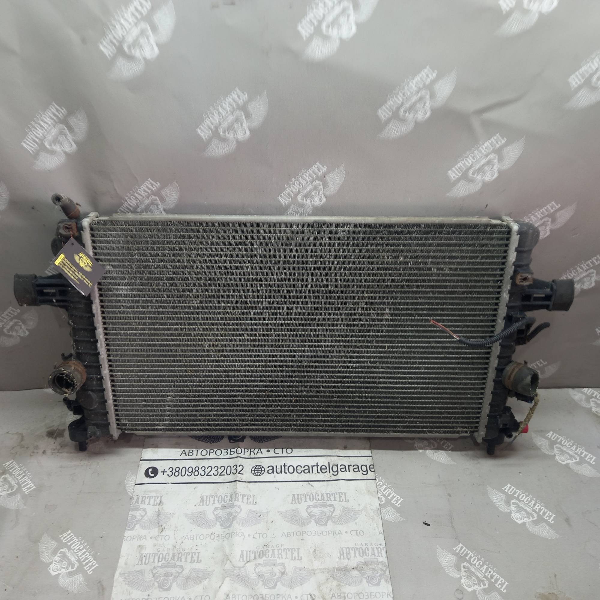 Радіатор охолодження двигуна Opel Astra, Zafira13170110