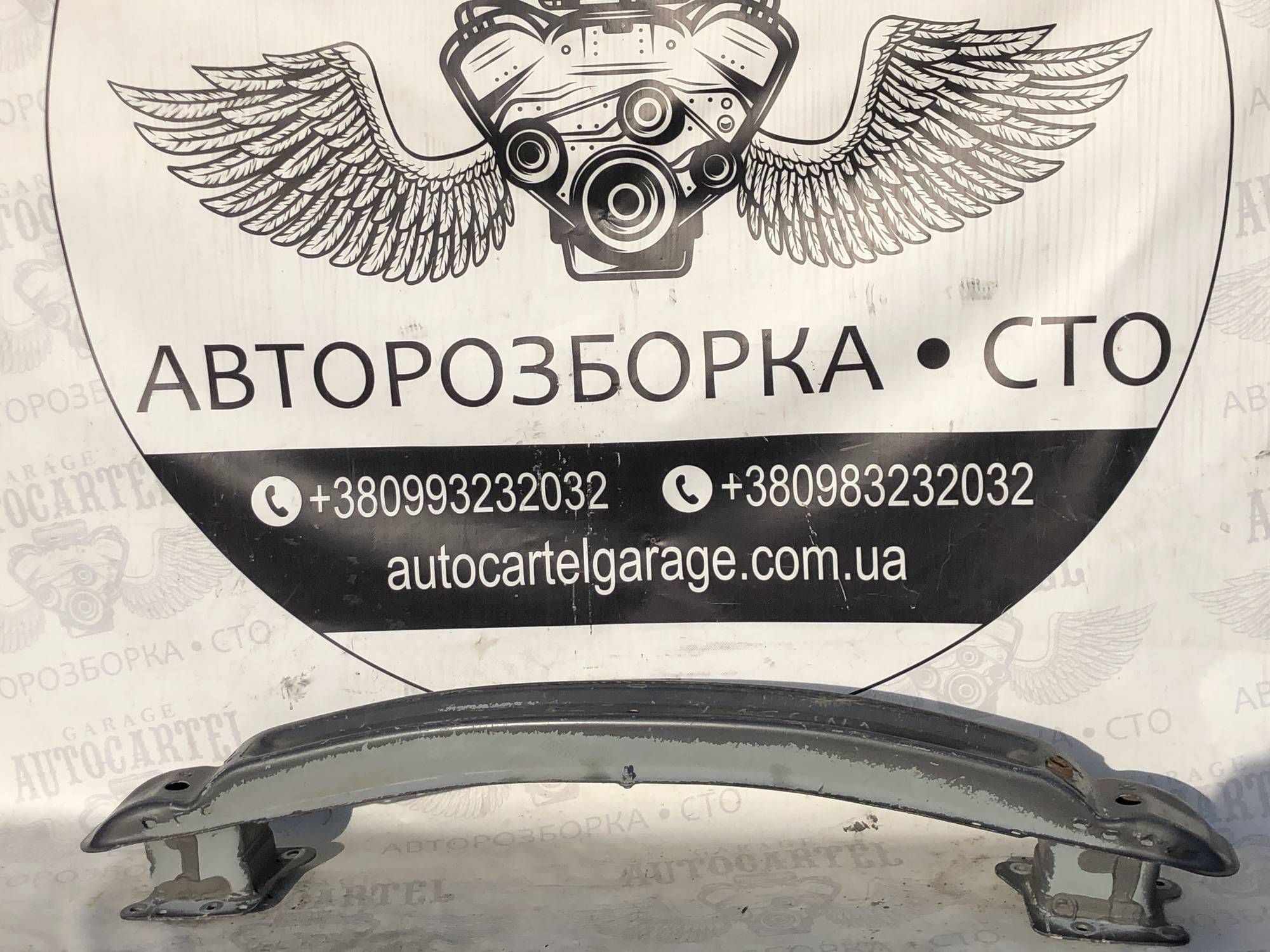 Підсилювач бампера передній Renault Laguna 2