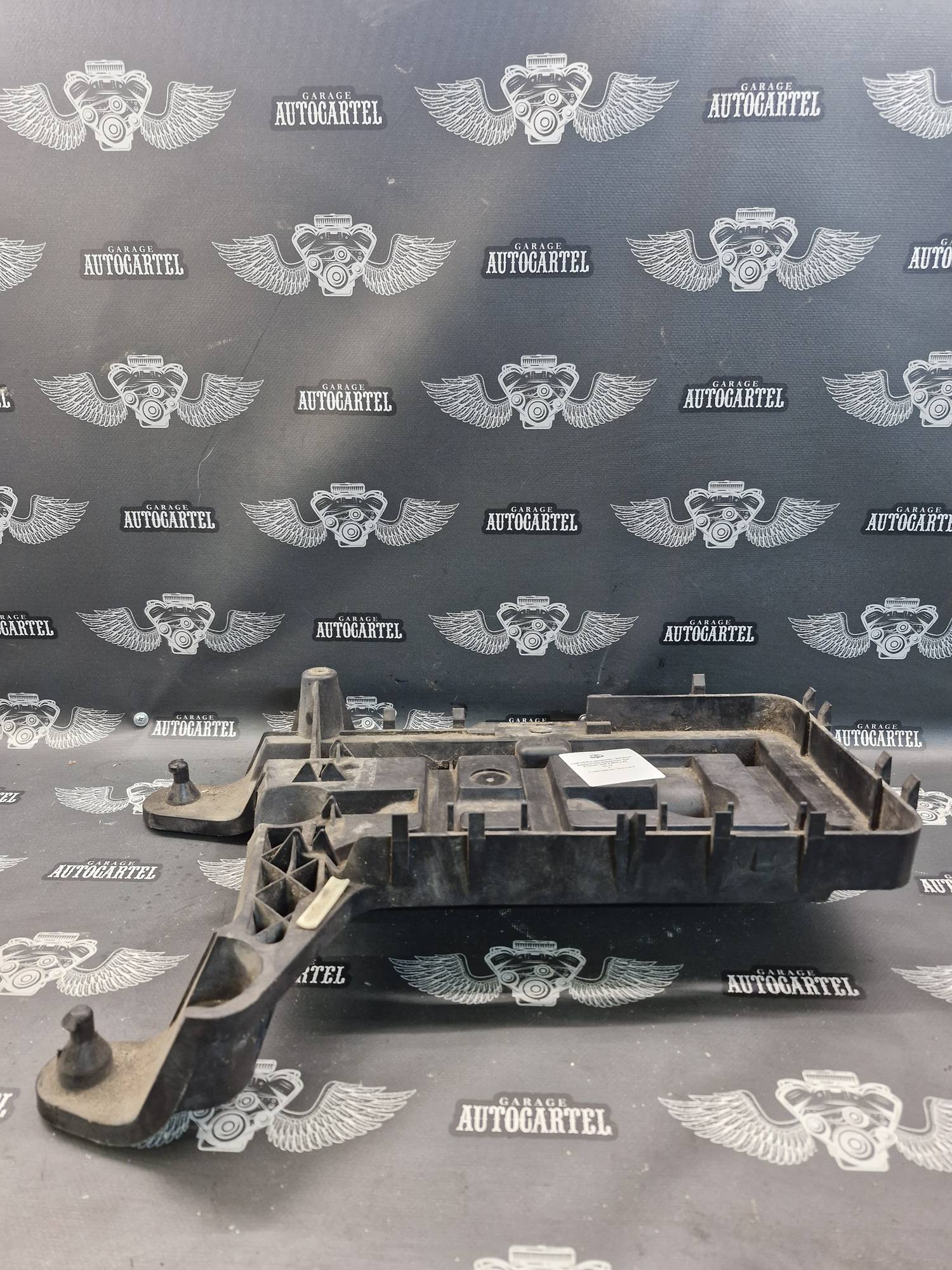 1k0915333-b кронштейн кріплення акамулятора Volkswagen Golf 5,Touran Golf 5 Skoda A5