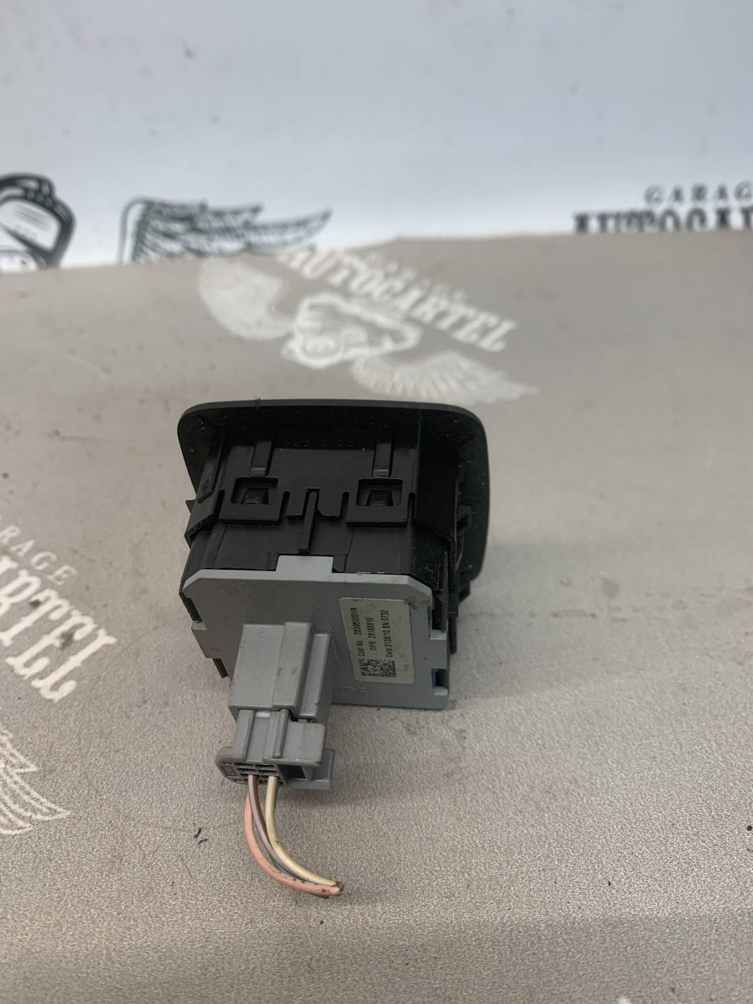 Кнопка регулювання люка Renault Scenic 3 283950001r