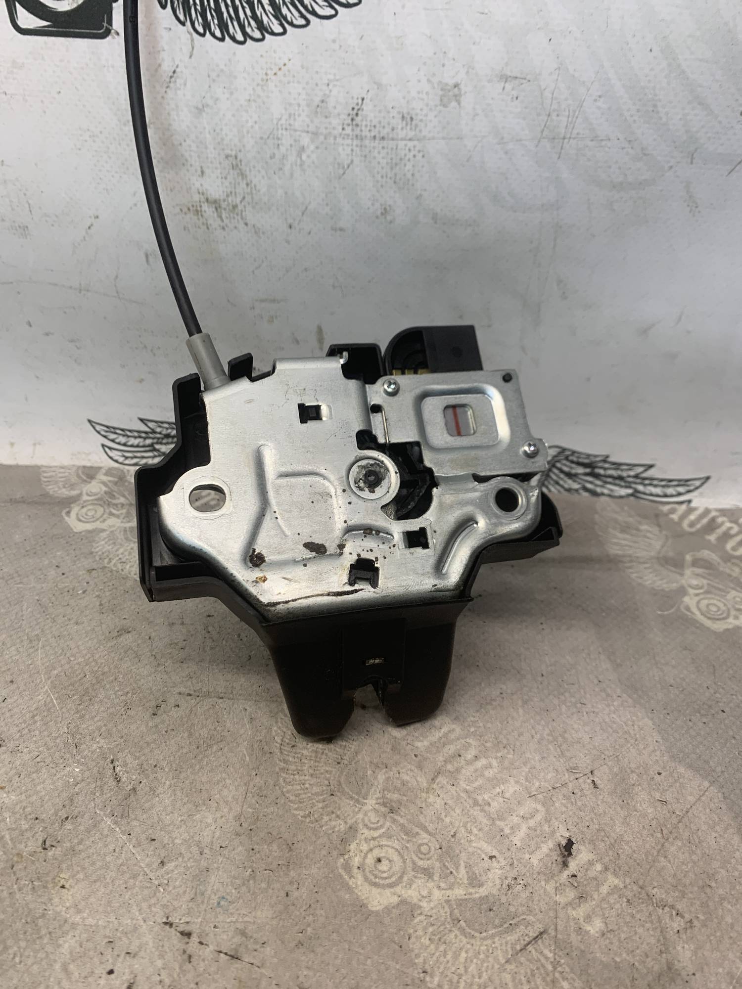 Замок кришки багажника Lexus IS 220 6460053040