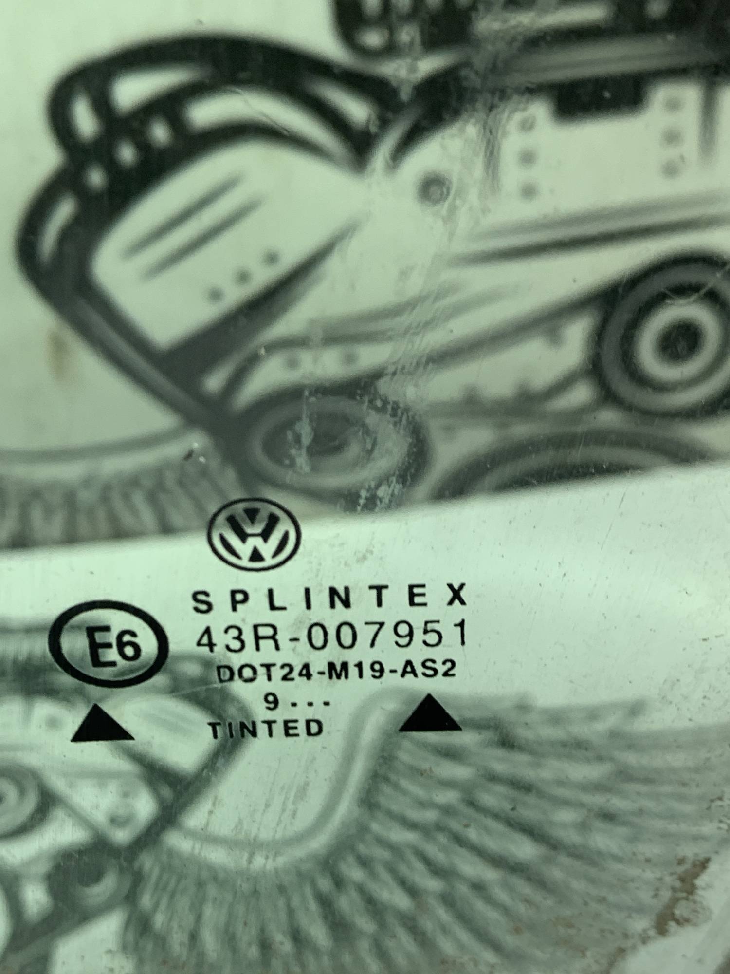 Скло дверки передньої лівої Volkswagen Golf 4 хетч 43r-007951, 21803048