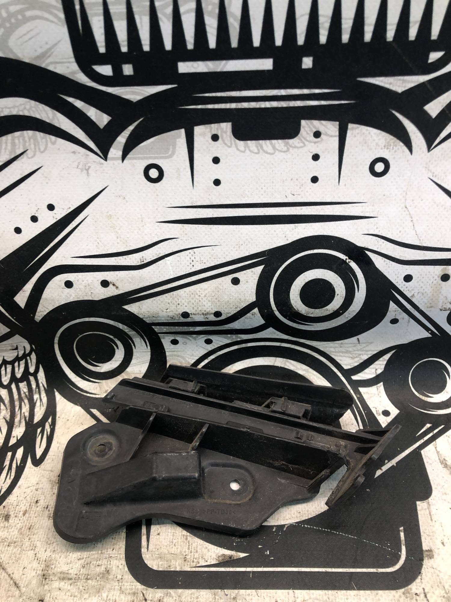 5m0807935 кріплення бампера переднє ліве volkswagen golf 5