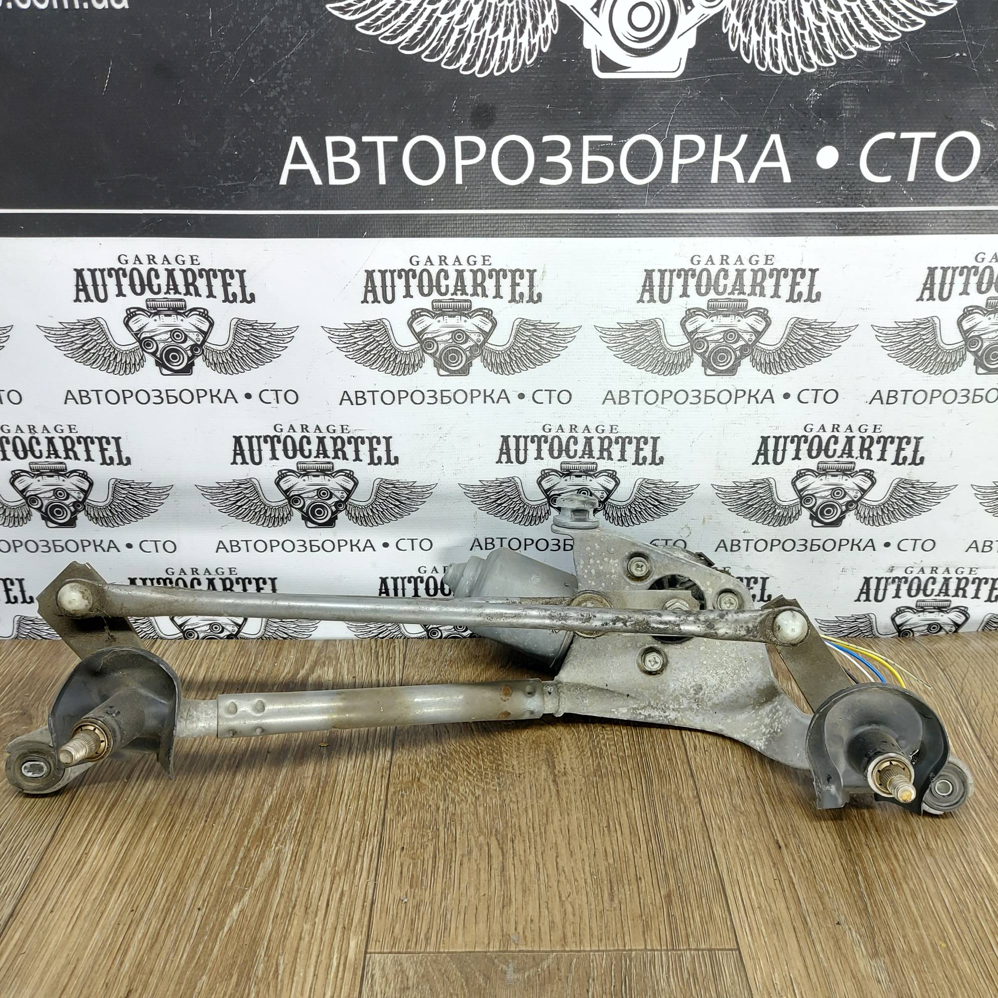 851100D080 Моторчик переднього склоочисника Toyota Yaris XP9