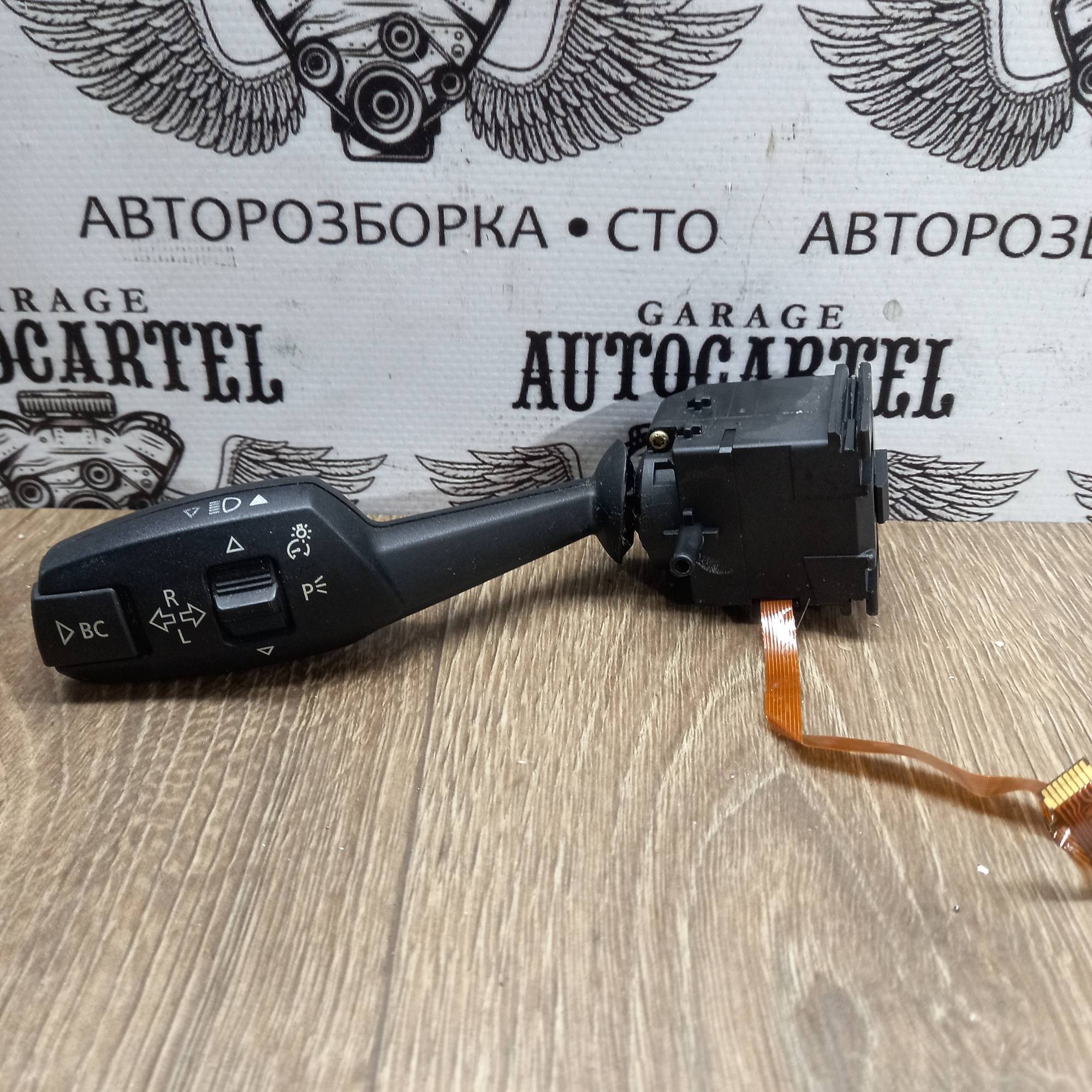 Підрульовий перемикач лівий BMW 3 (E90/E93) 2005-2013 01108100