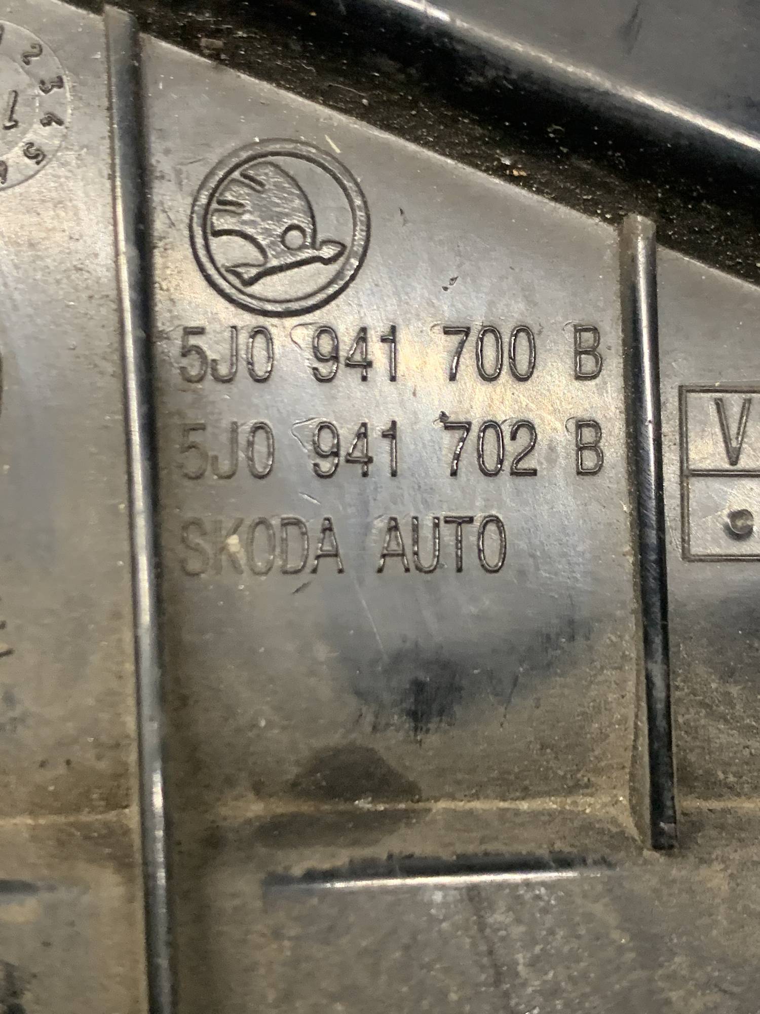 5j0941700b Фара протитуманна права Skoda Fabia 2007-2014