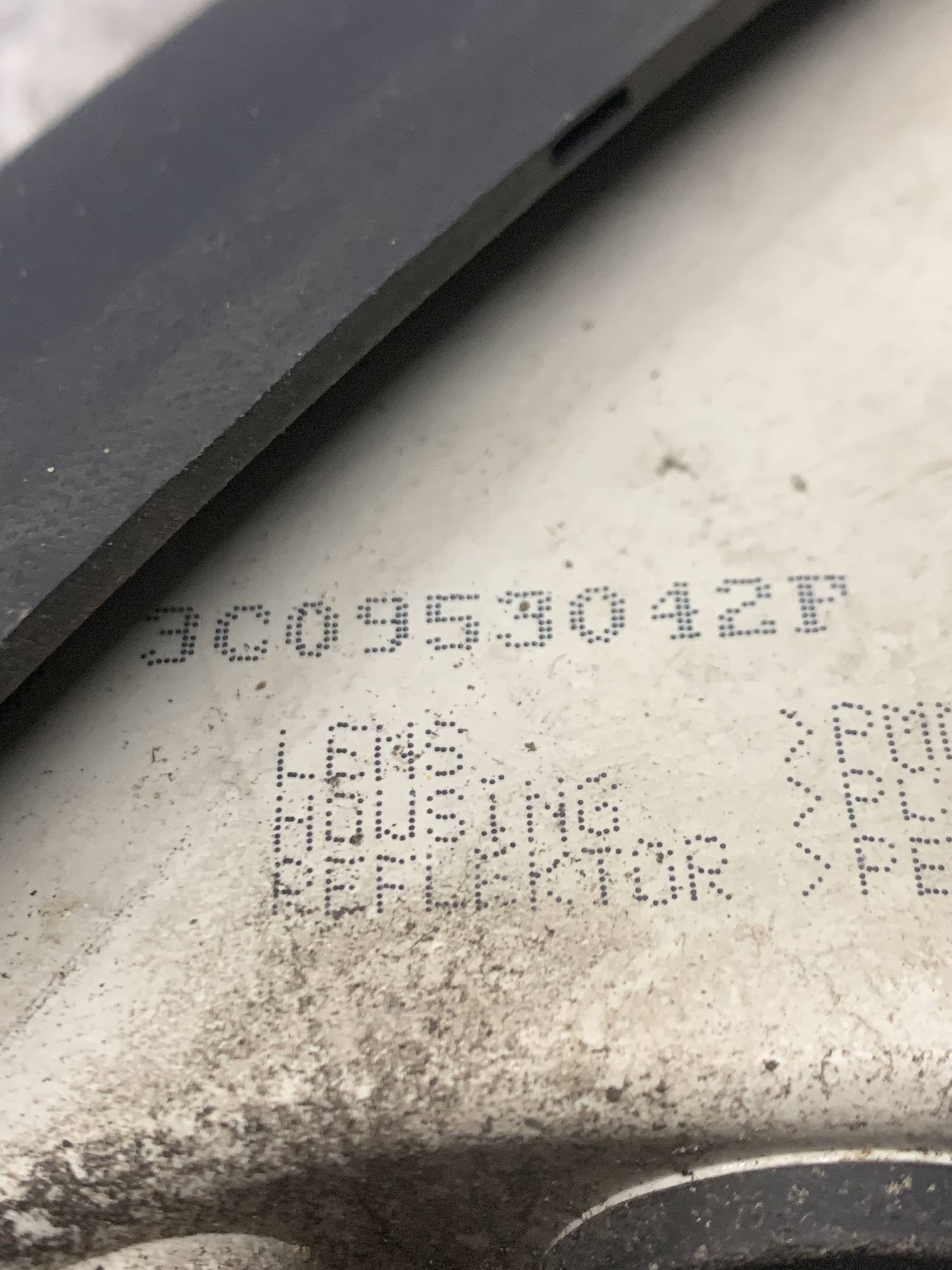 Повторювач поворотника правий бампер VW Passat B6 3c0953042f