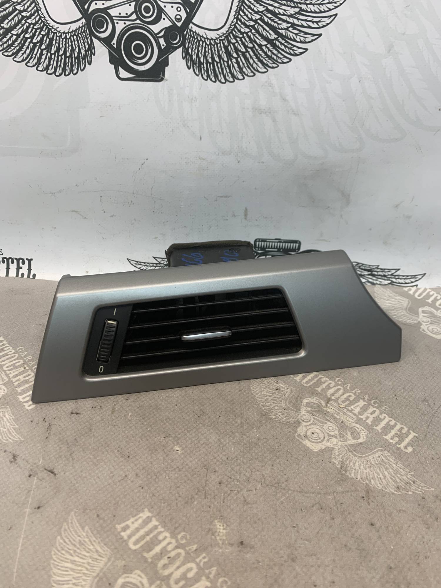Дефлектор обдува салону лівий E90 E91 9130459