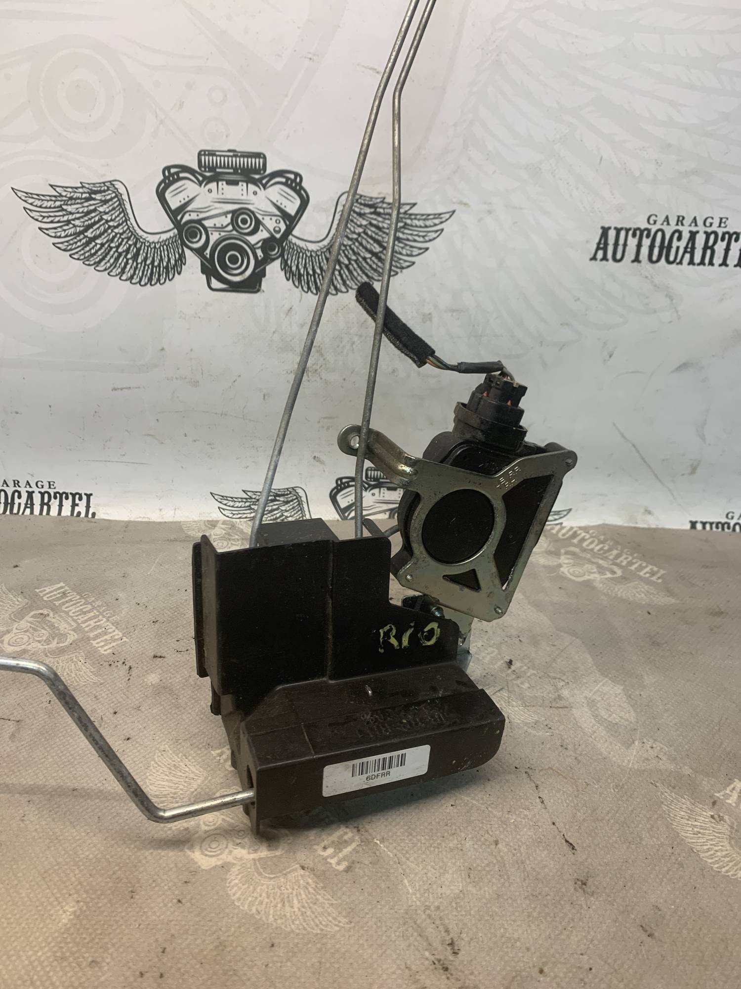 Замок дверей задній правий KIA Rio 2 814211g001