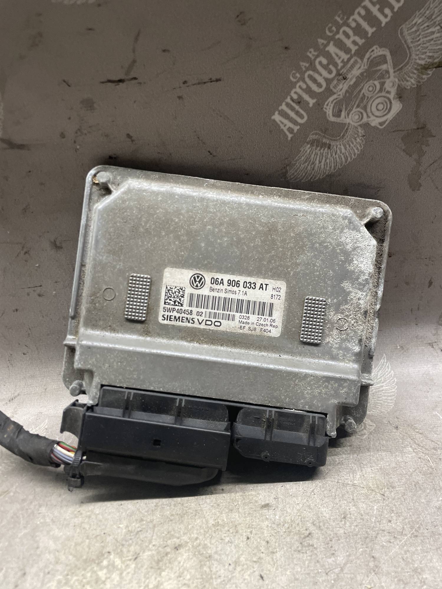 Блок керування двигуном vw passat b6 1.6 mpi 06a906033at