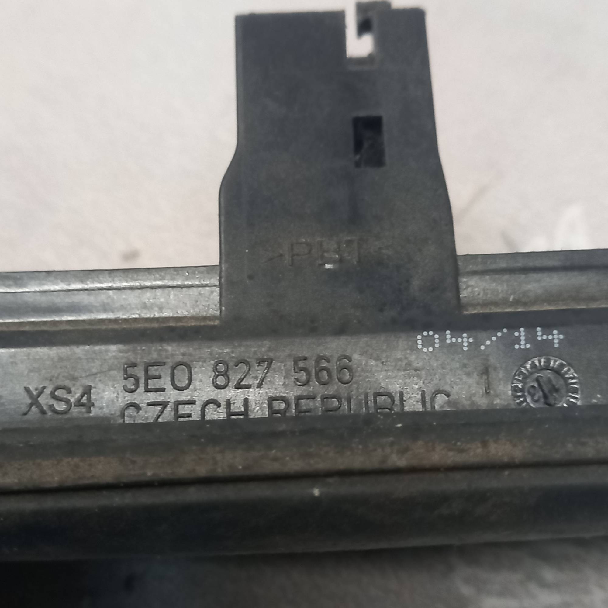 Ручка кришки багажника Skoda SUPER B 5e0827566