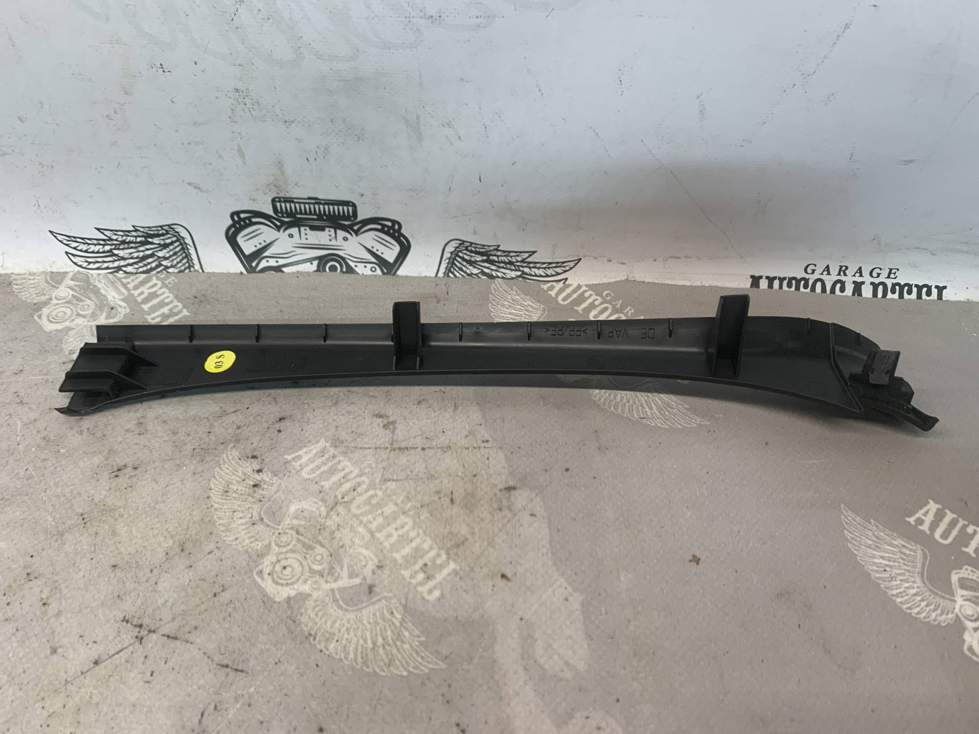 Накладка передньої стійки середня права VW CC 08-17 3c8868238