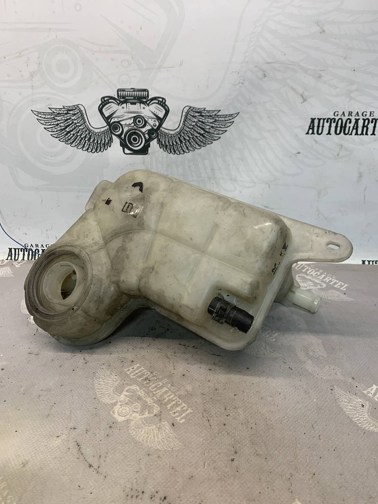 Розширювальний бачок Audi A6 C6 4f0121403n