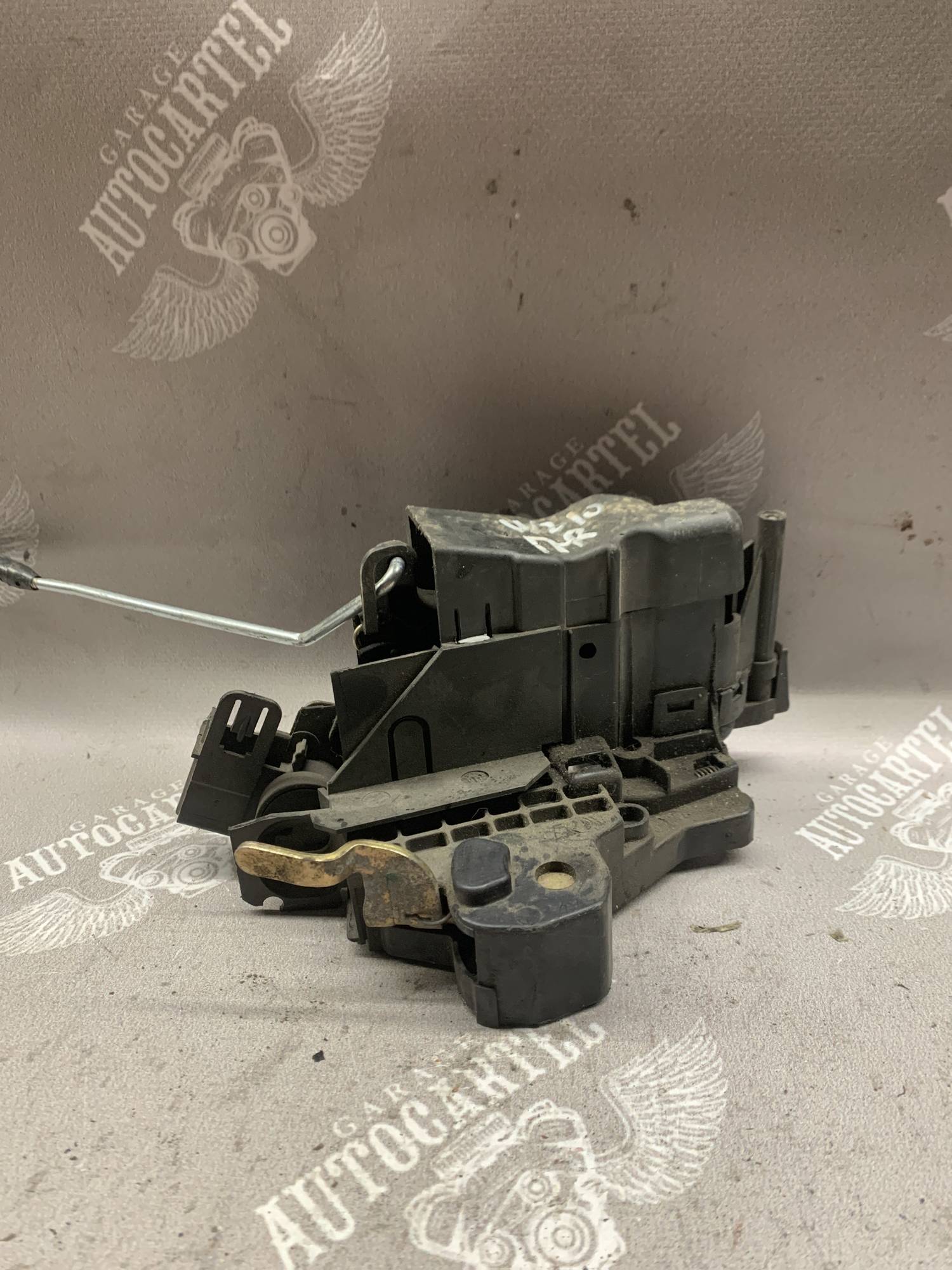 Замок дверей передній правий mercedes w210 w202 2027204435