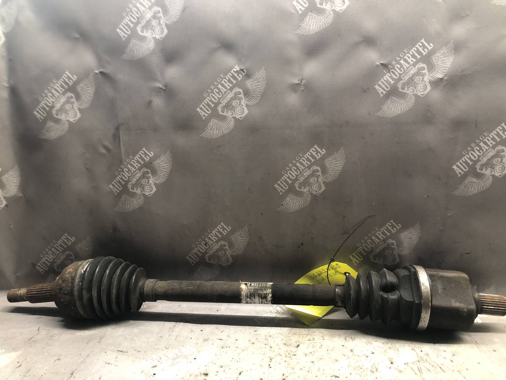 Напіввісь ліва RENAULT SCENIC 2 2003-2006 2,0 MPI 8200216626
