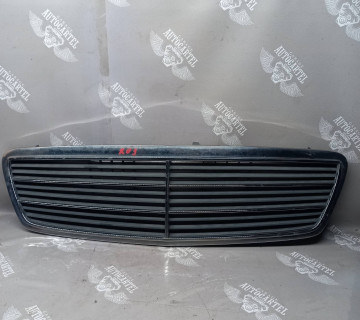 Решітка радіатора Mercedes C-class (W203) 2000-2007 A2038800483