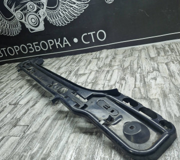 Кронштейн заднього бампера центральний BMW 5 E60, 51127056343 5 E60, E61 2003-2009